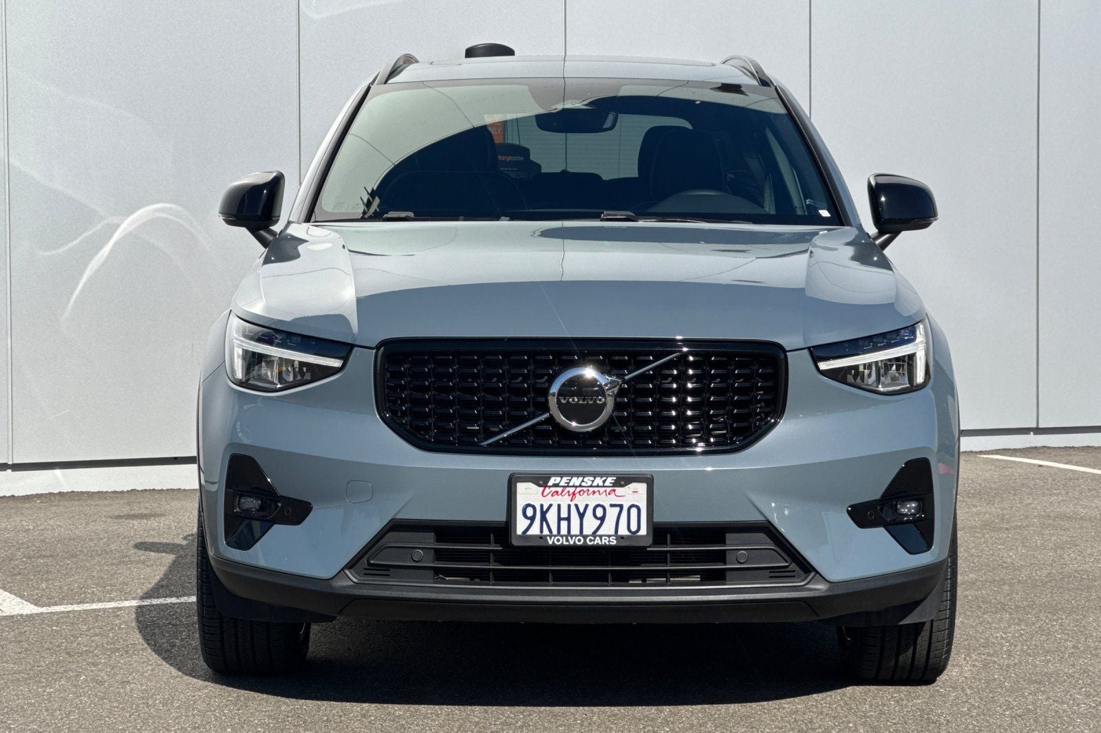2023 Volvo XC40 B5 Plus Dark Theme