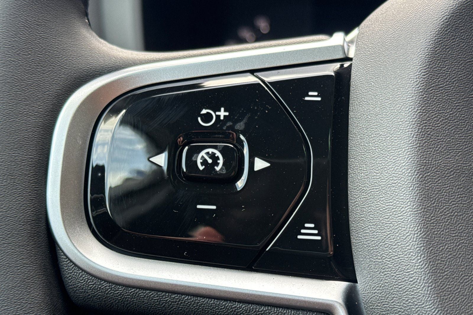2026 Volvo V60 Cross Country B5 Plus
