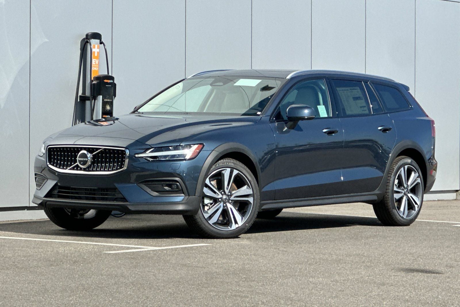 2026 Volvo V60 Cross Country B5 Plus