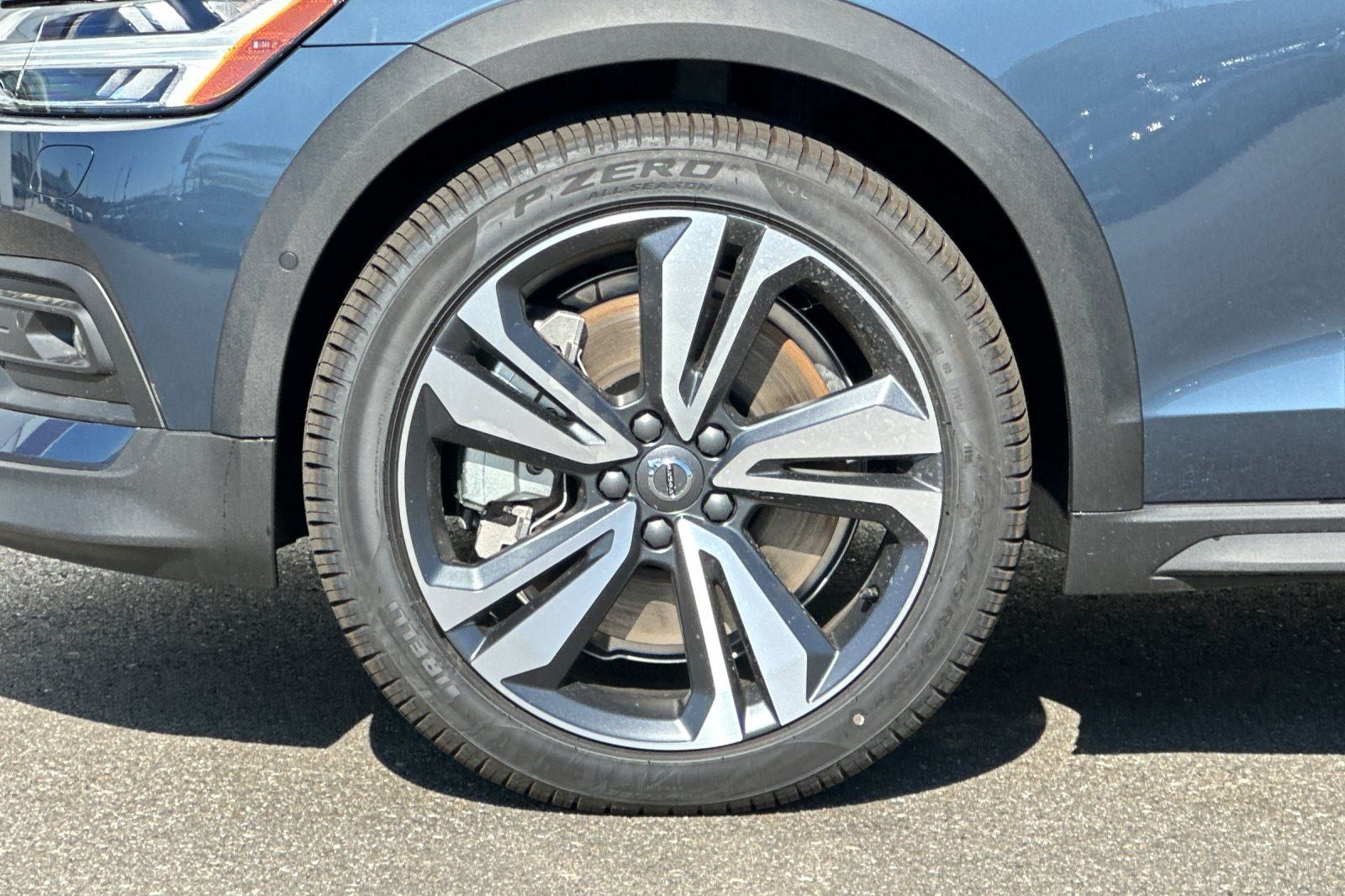 2026 Volvo V60 Cross Country B5 Plus