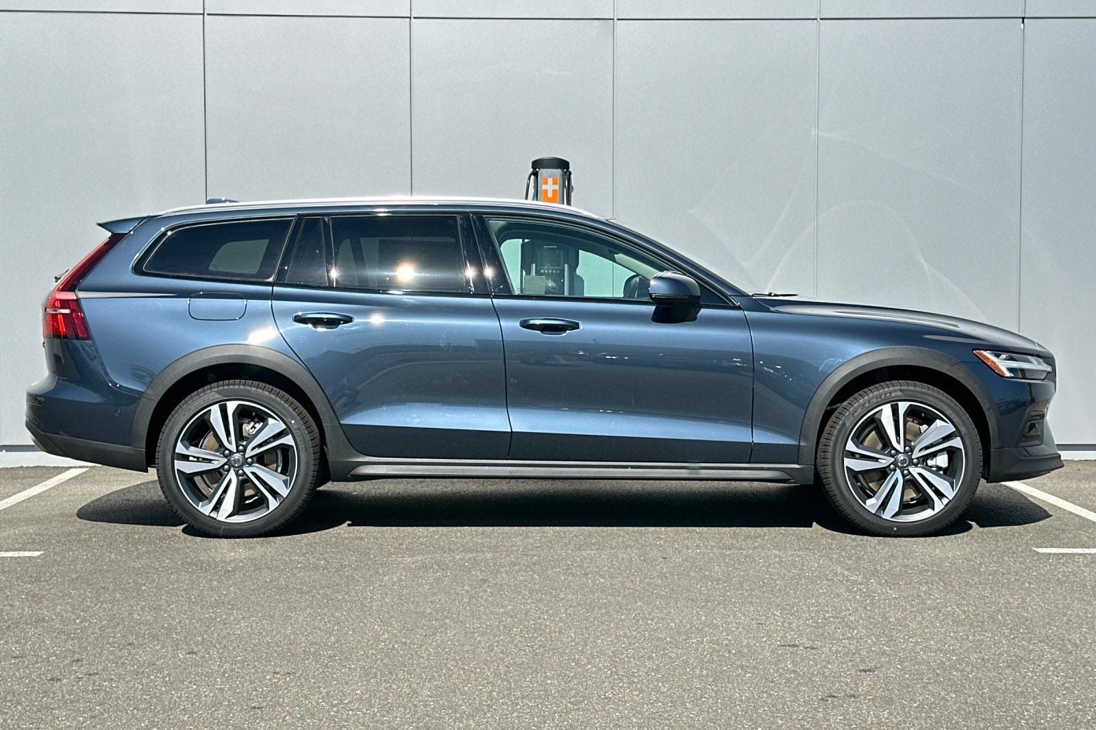 2026 Volvo V60 Cross Country B5 Plus