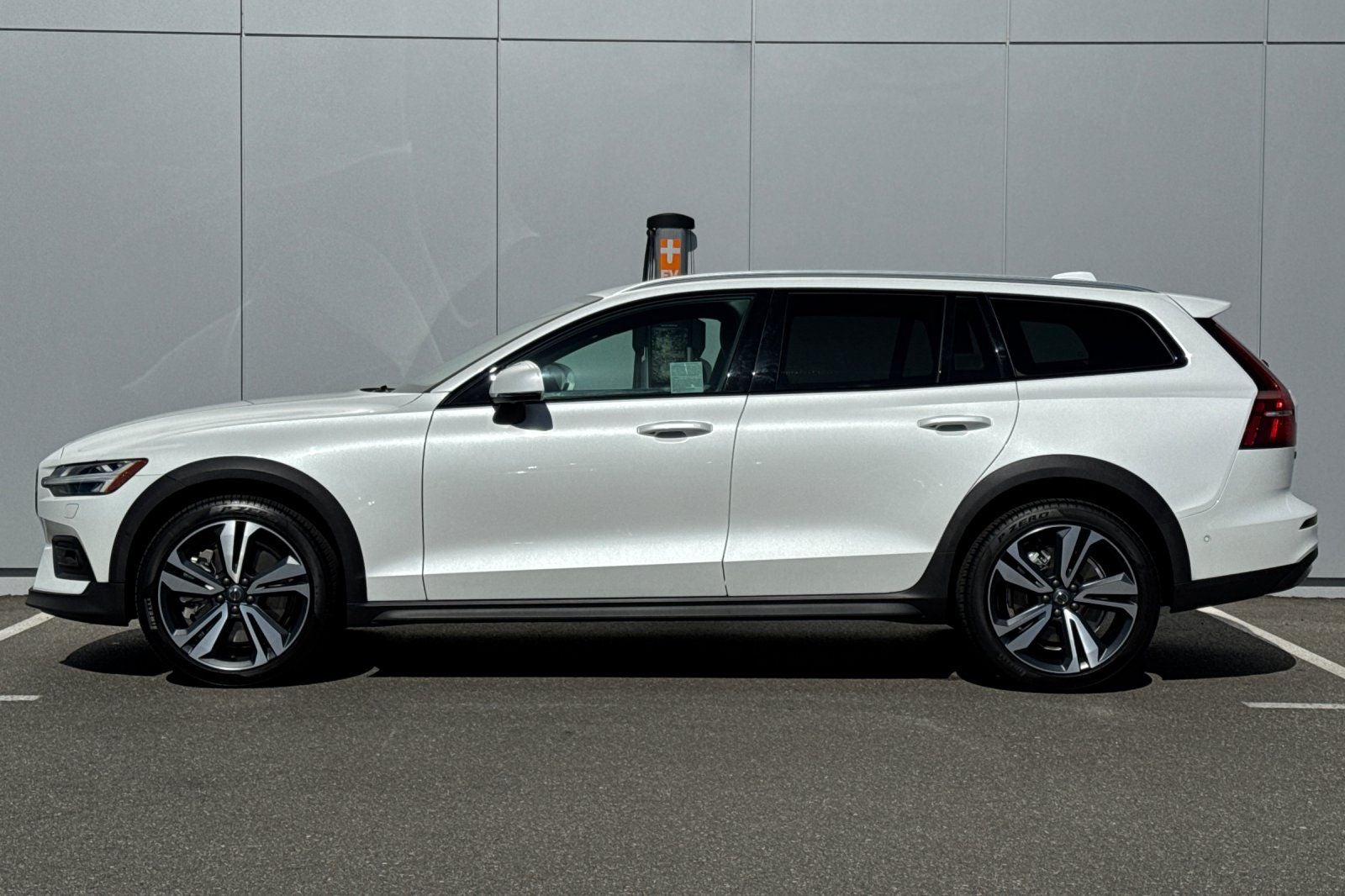 2026 Volvo V60 Cross Country B5 Plus