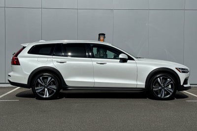 2026 Volvo V60 Cross Country B5 Plus