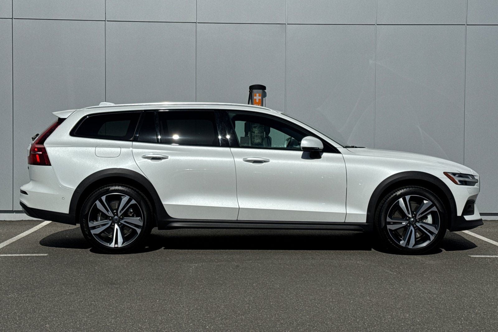 2026 Volvo V60 Cross Country B5 Plus