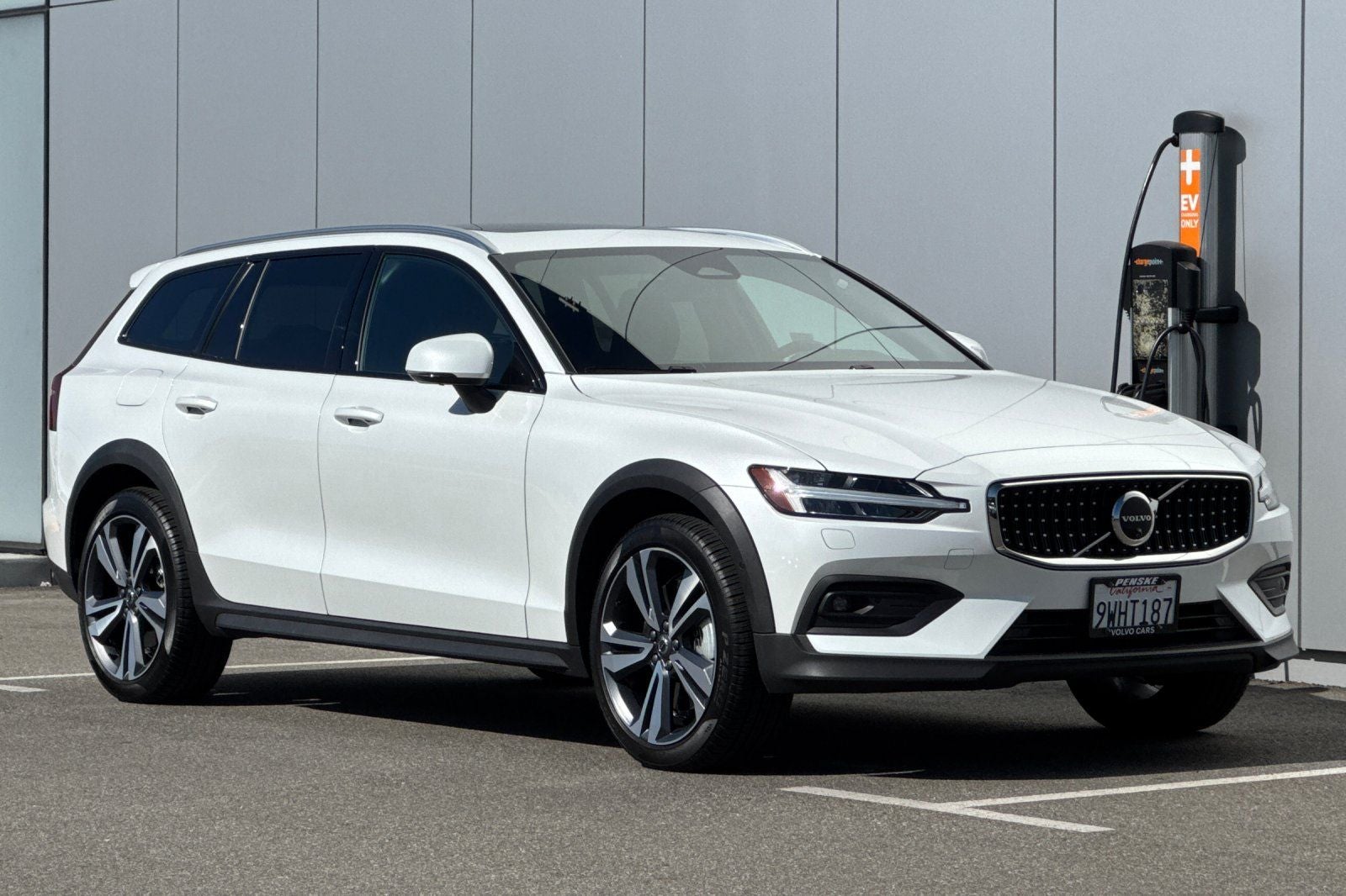 2026 Volvo V60 Cross Country B5 Plus
