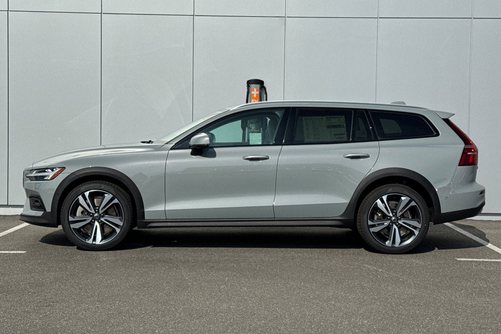 2026 Volvo V60 Cross Country B5 Plus
