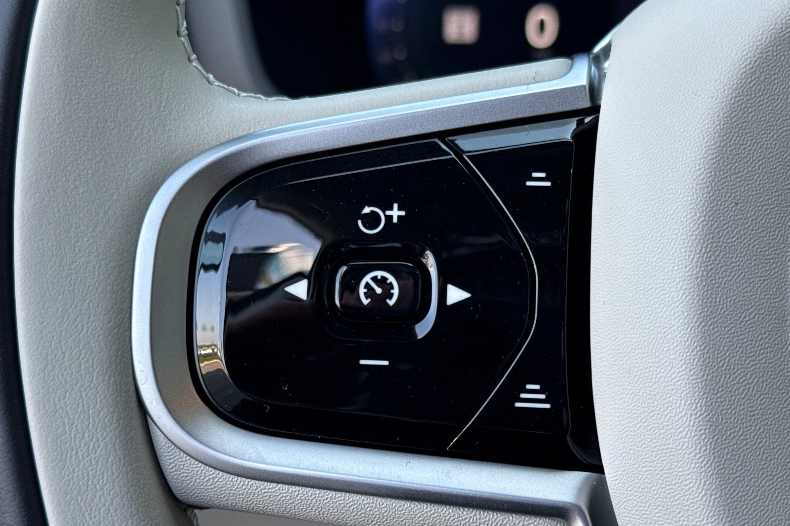 2026 Volvo V60 Cross Country B5 Plus