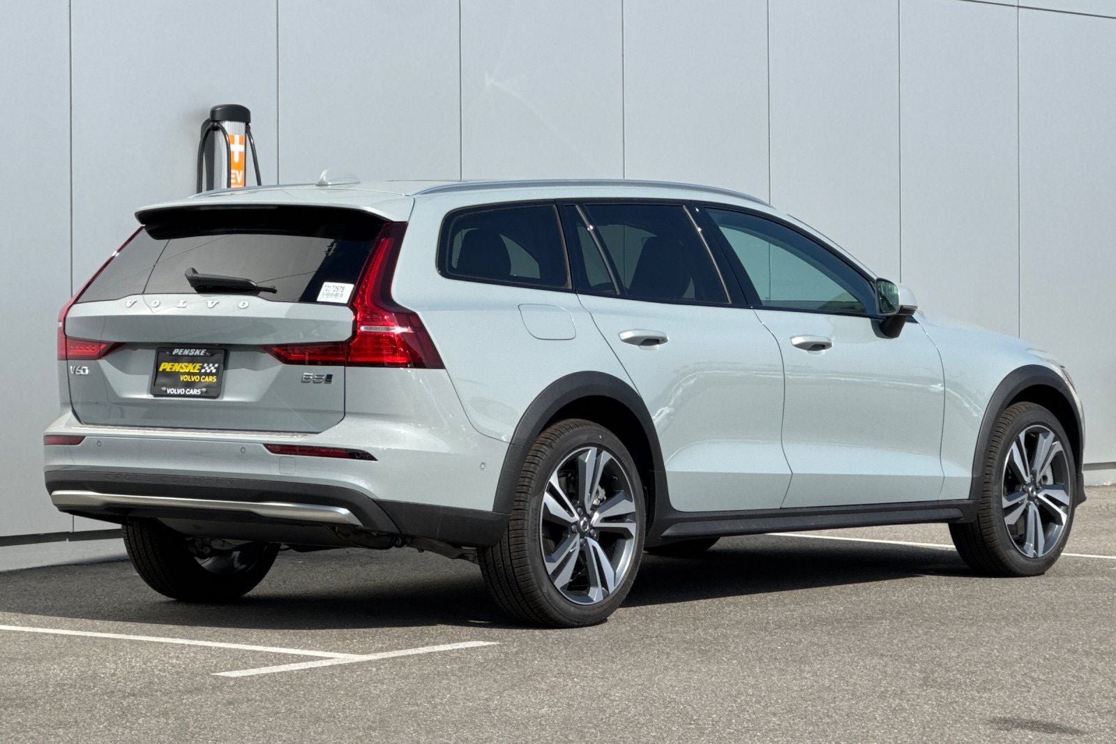 2026 Volvo V60 Cross Country B5 Plus