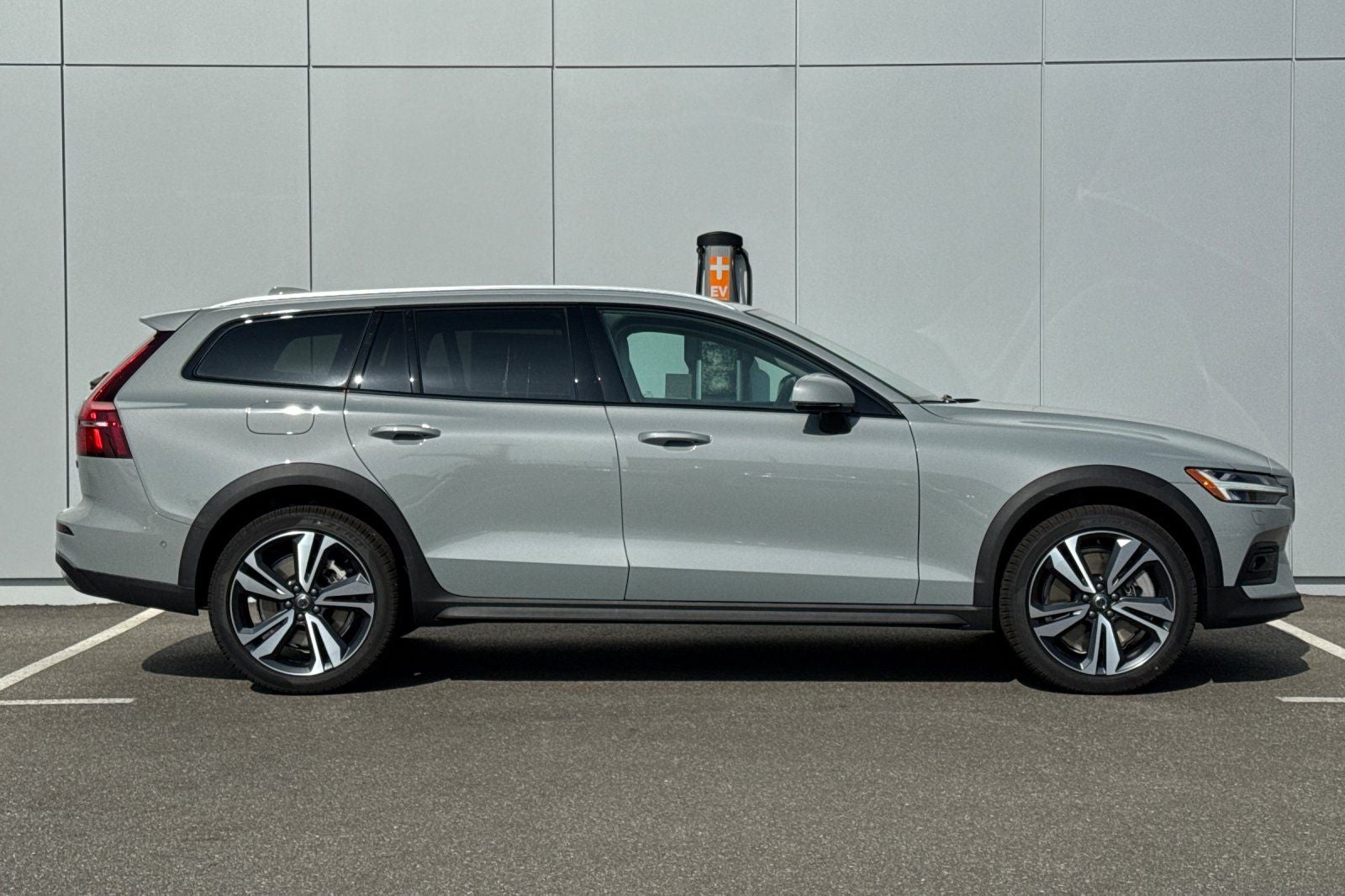 2026 Volvo V60 Cross Country B5 Plus