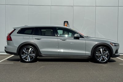2026 Volvo V60 Cross Country B5 Plus
