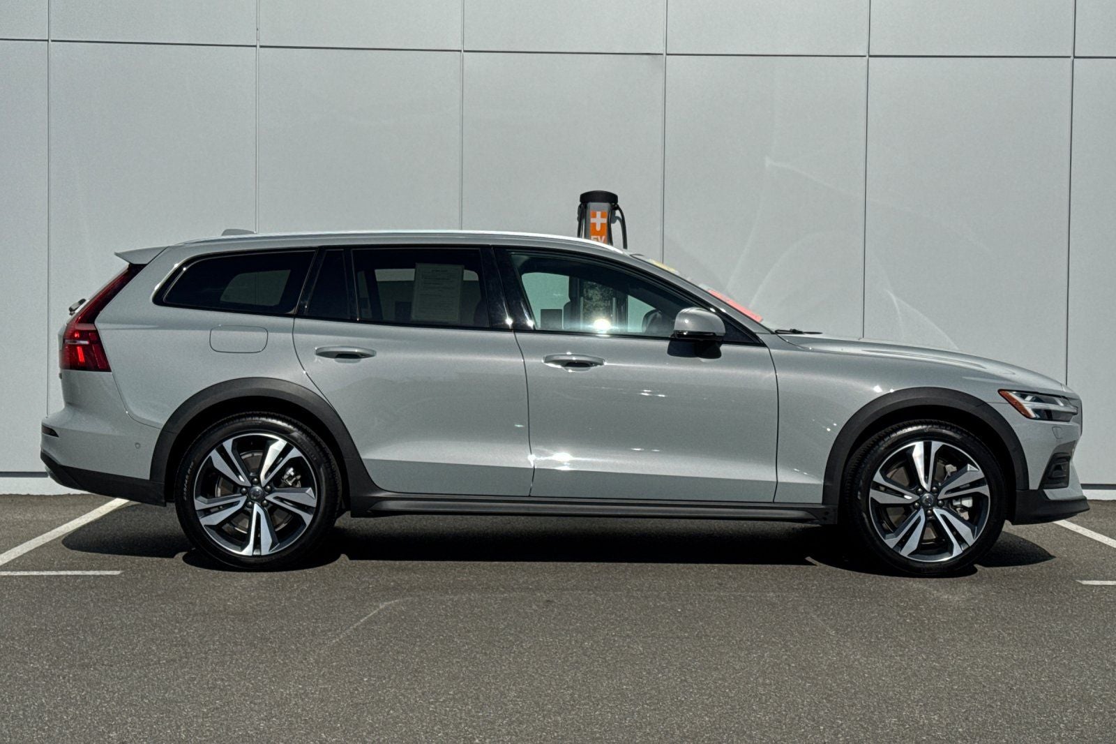 2026 Volvo V60 Cross Country B5 Plus