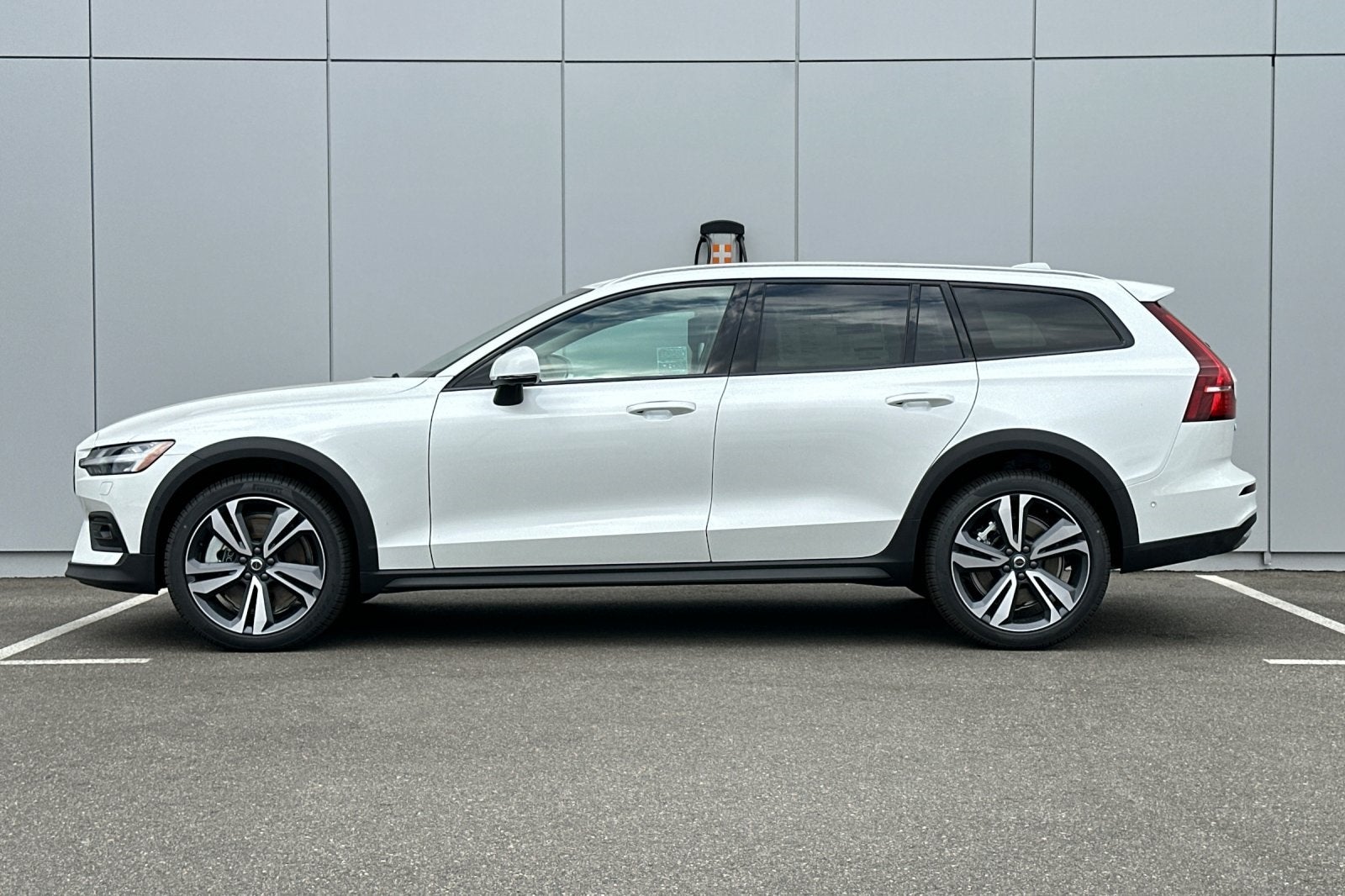 2026 Volvo V60 Cross Country B5 Plus