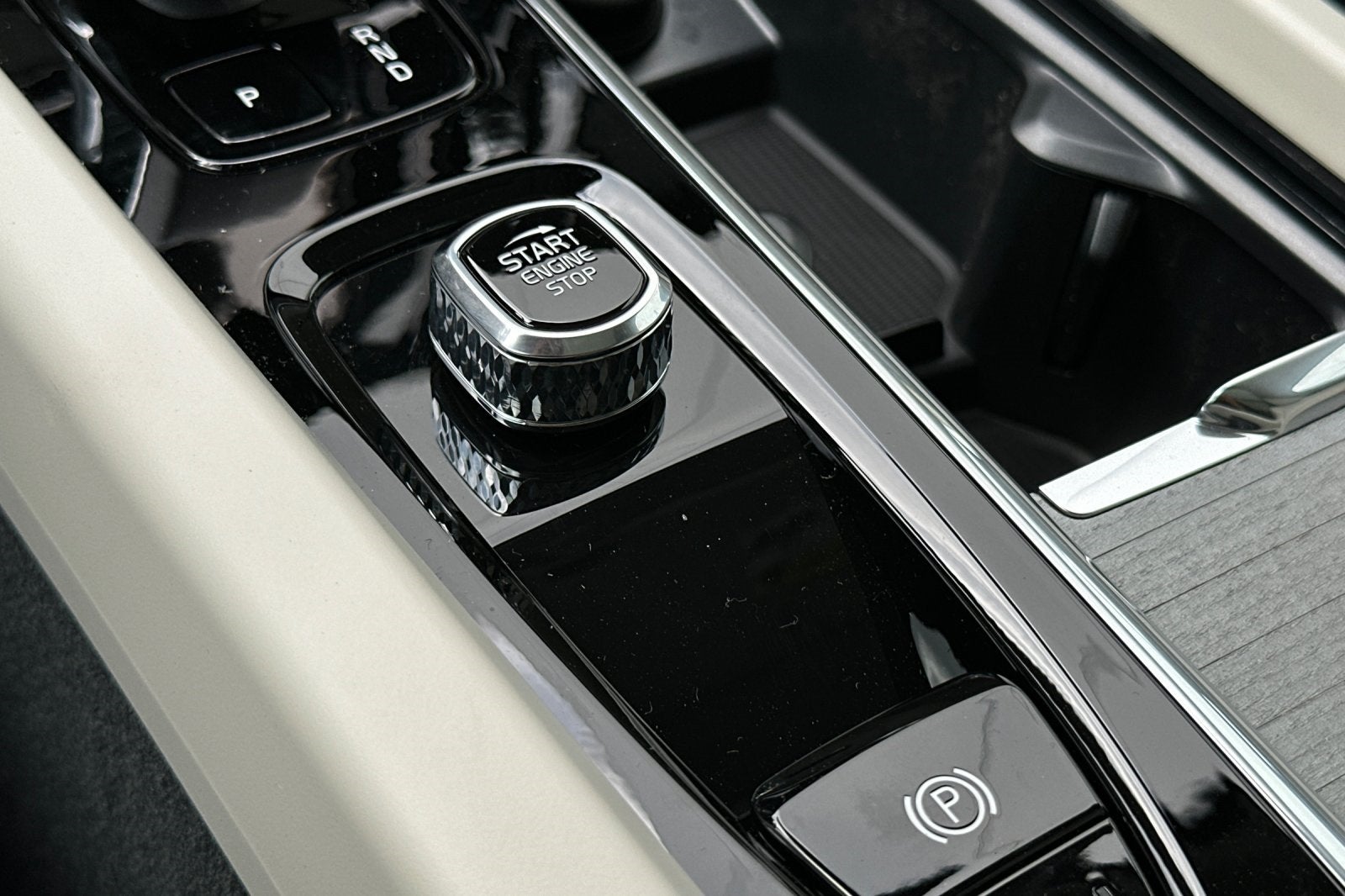 2026 Volvo V60 Cross Country B5 Plus