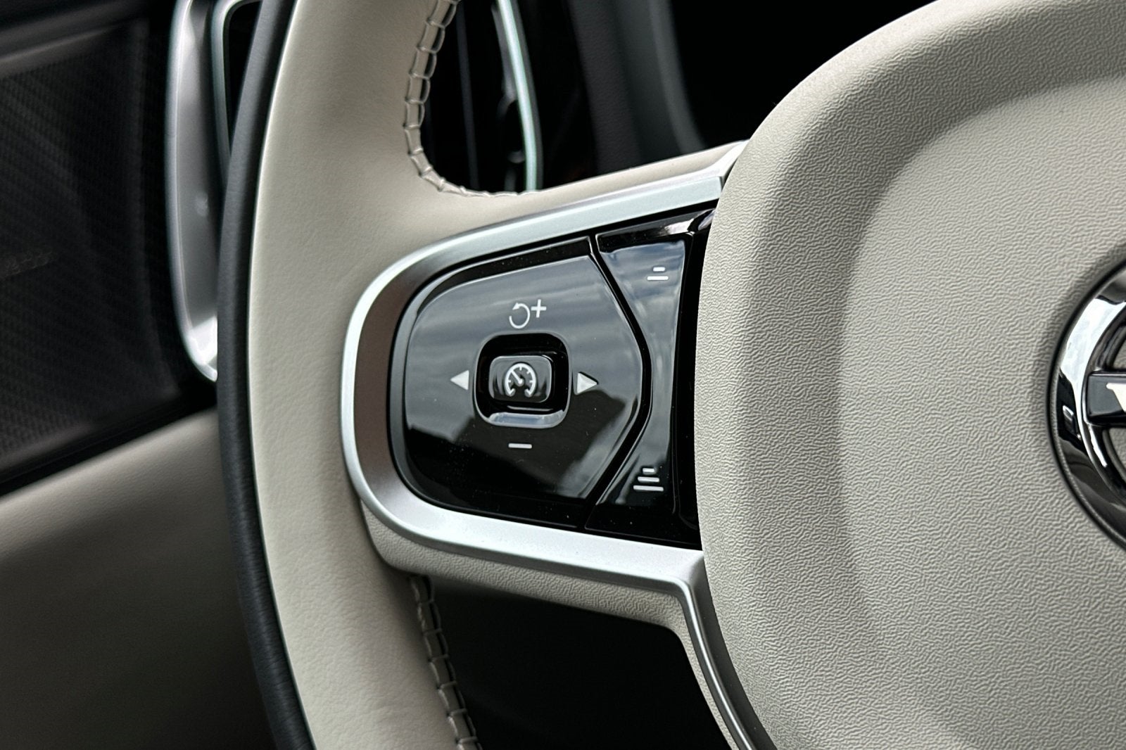 2026 Volvo V60 Cross Country B5 Plus