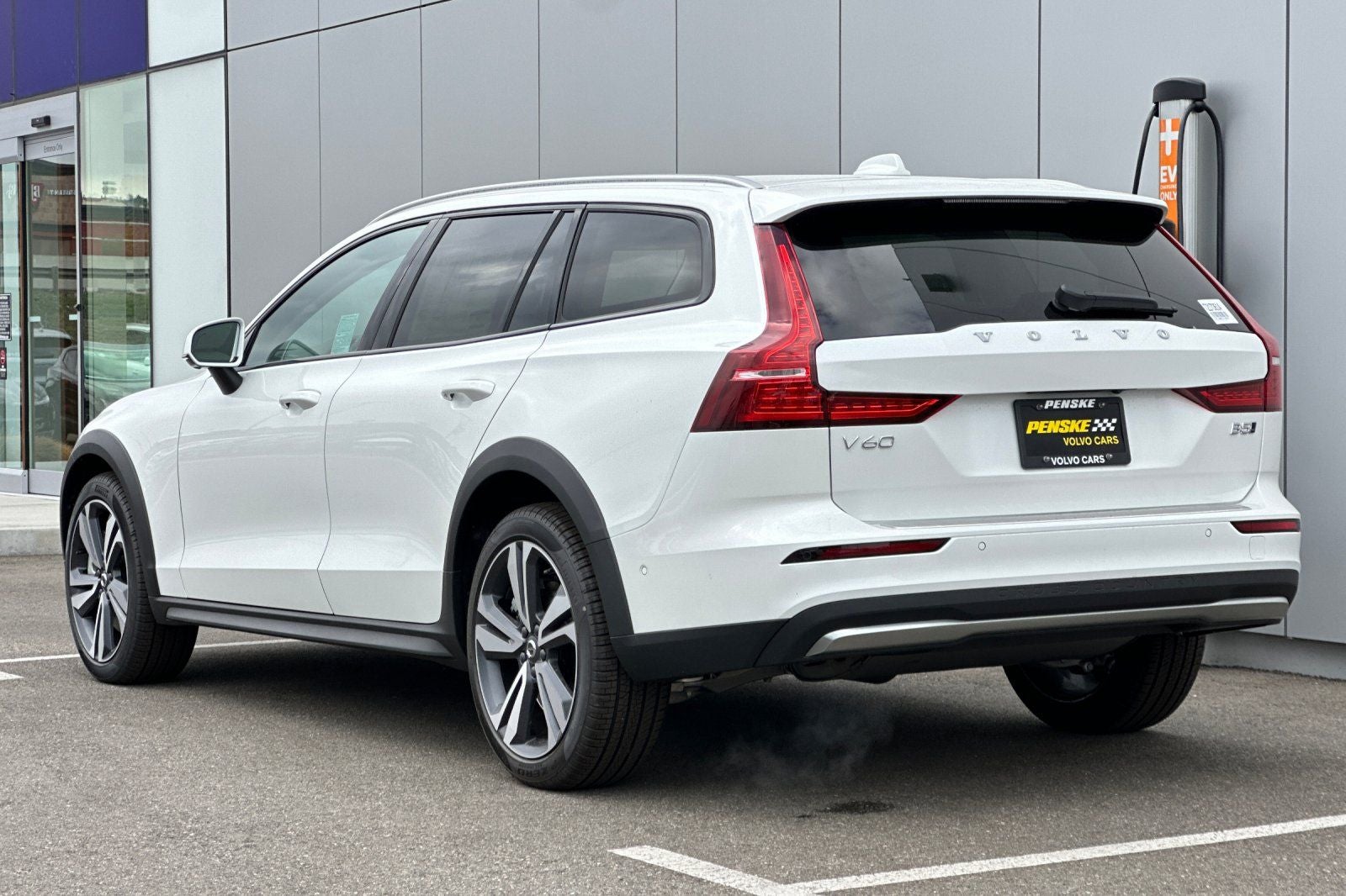 2026 Volvo V60 Cross Country B5 Plus