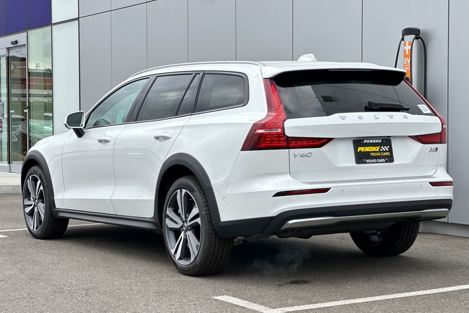2026 Volvo V60 Cross Country B5 Plus