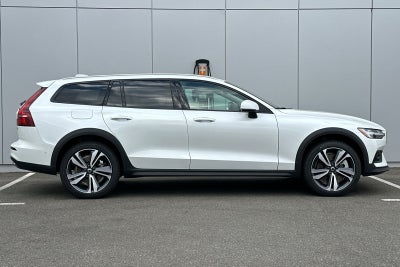 2026 Volvo V60 Cross Country B5 Plus