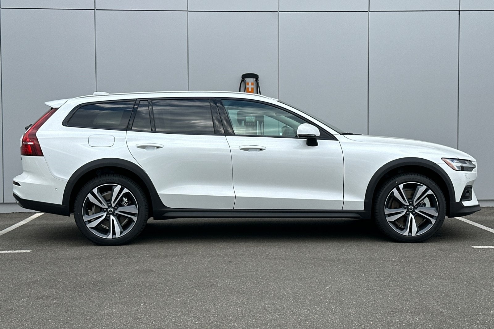 2026 Volvo V60 Cross Country B5 Plus