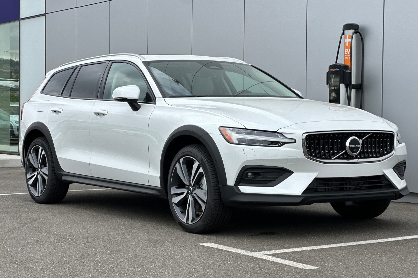 2026 Volvo V60 Cross Country B5 Plus