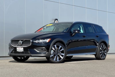 2025 Volvo V60 Cross Country B5 Ultra