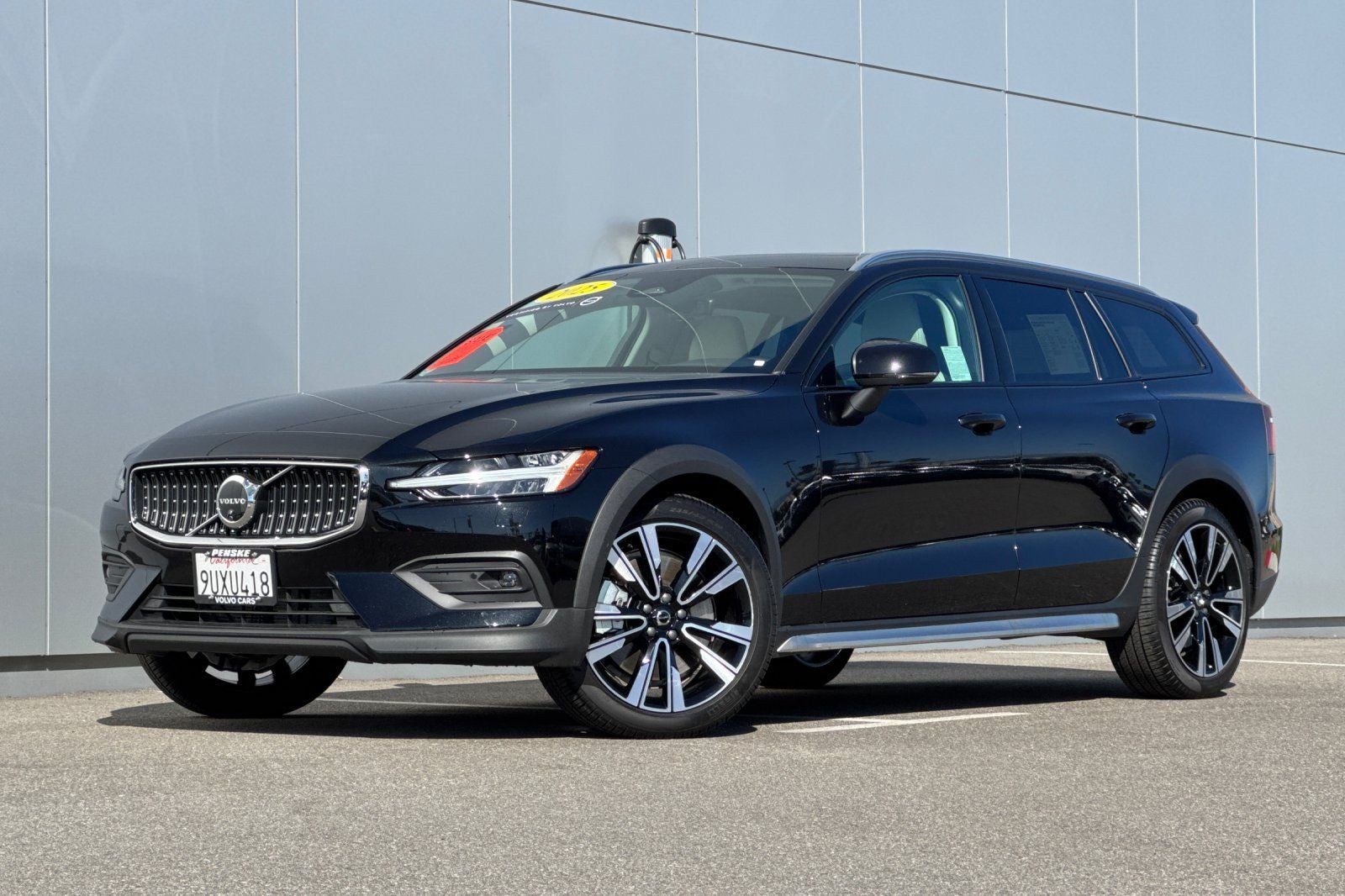 2025 Volvo V60 Cross Country B5 Ultra