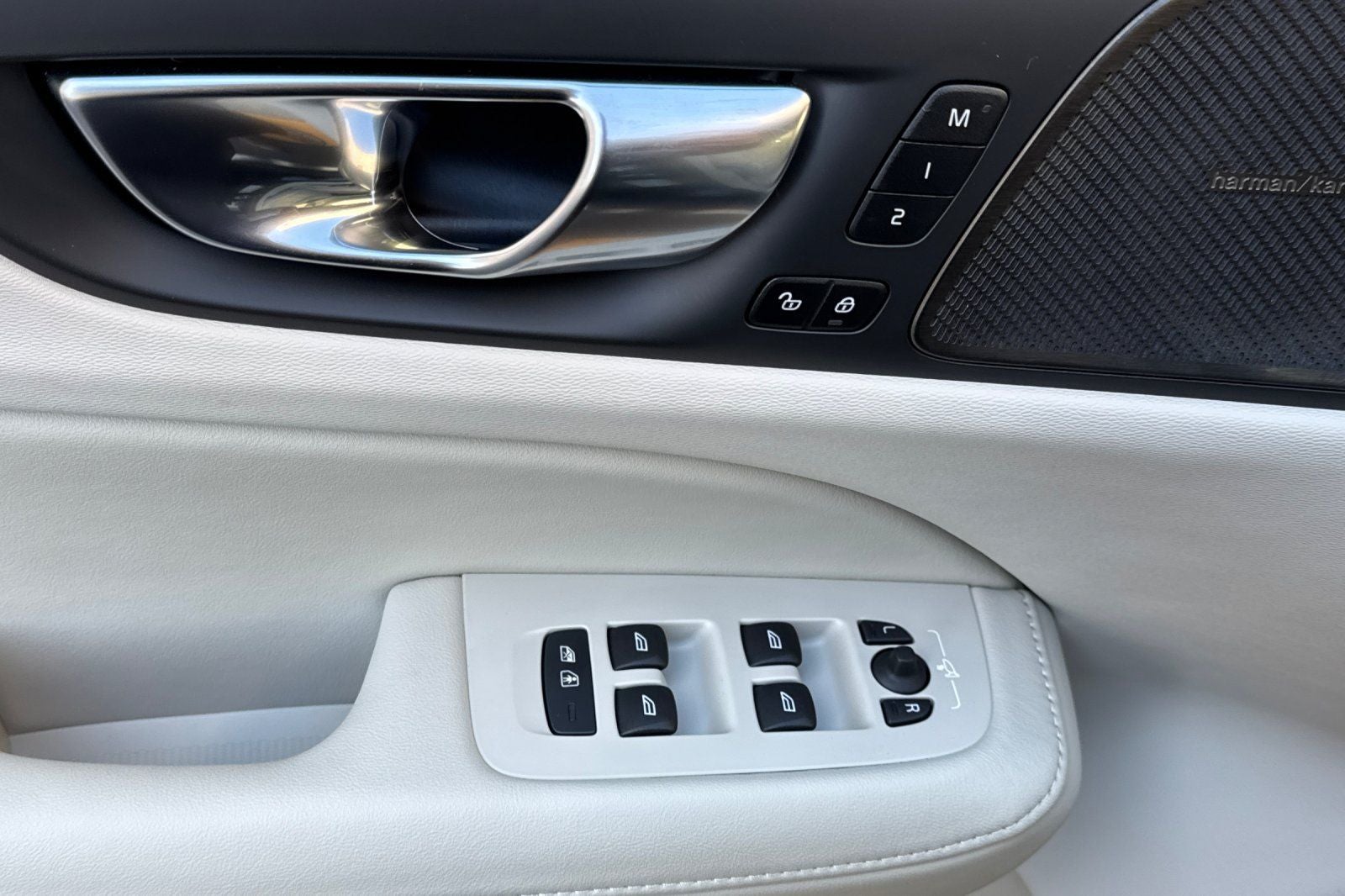 2025 Volvo V60 Cross Country B5 Ultra