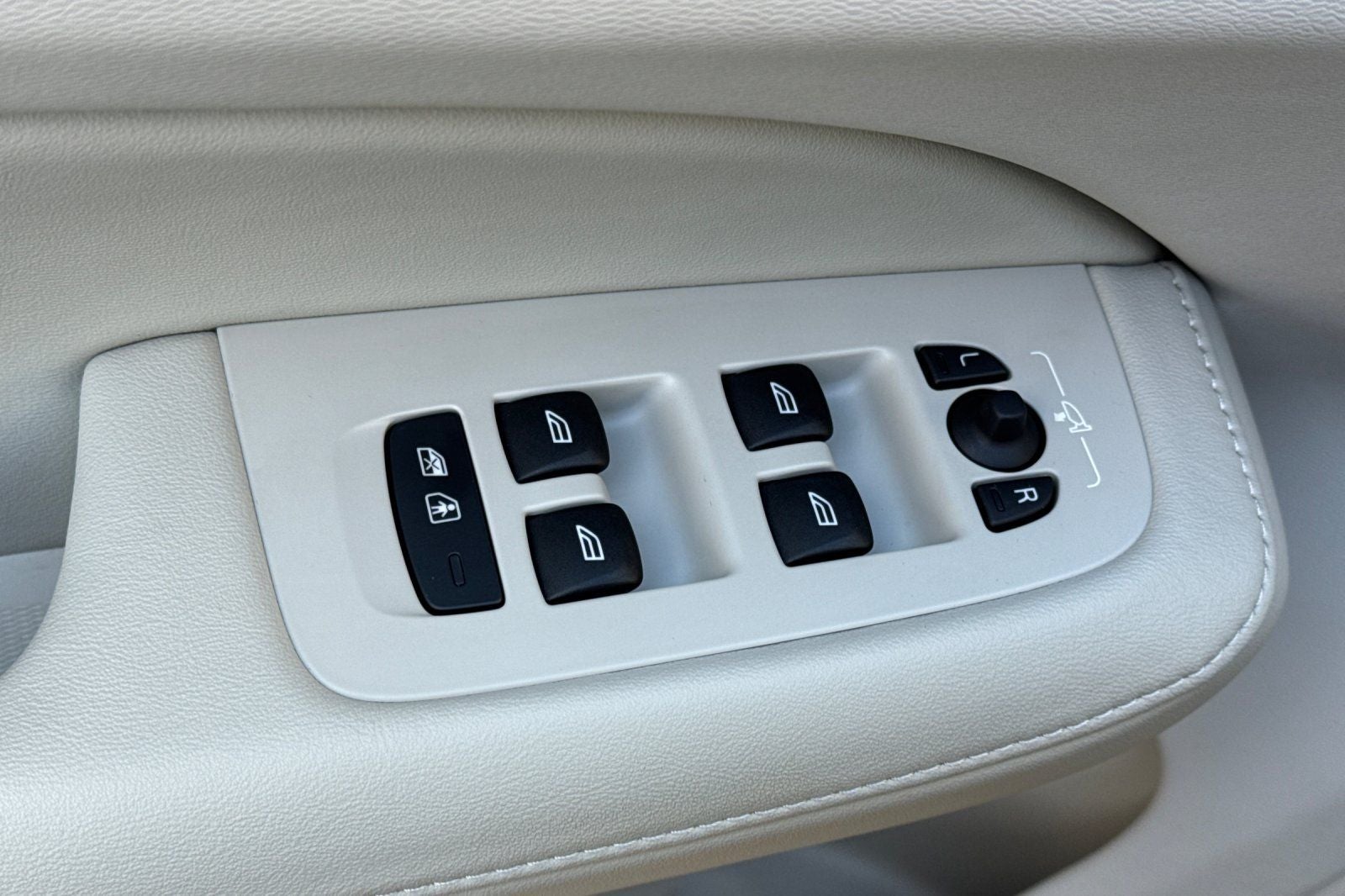 2025 Volvo V60 Cross Country B5 Ultra