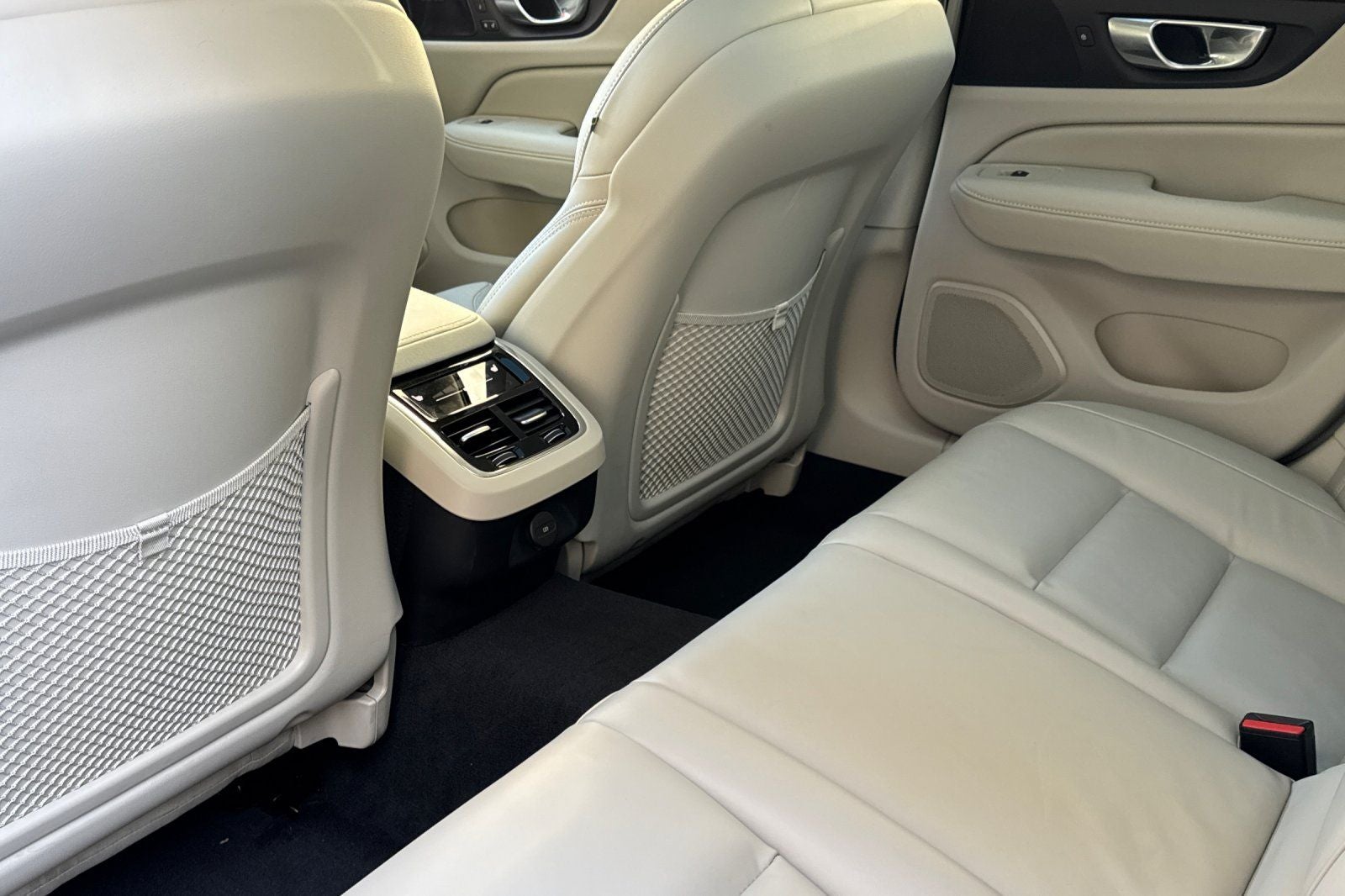 2025 Volvo V60 Cross Country B5 Ultra