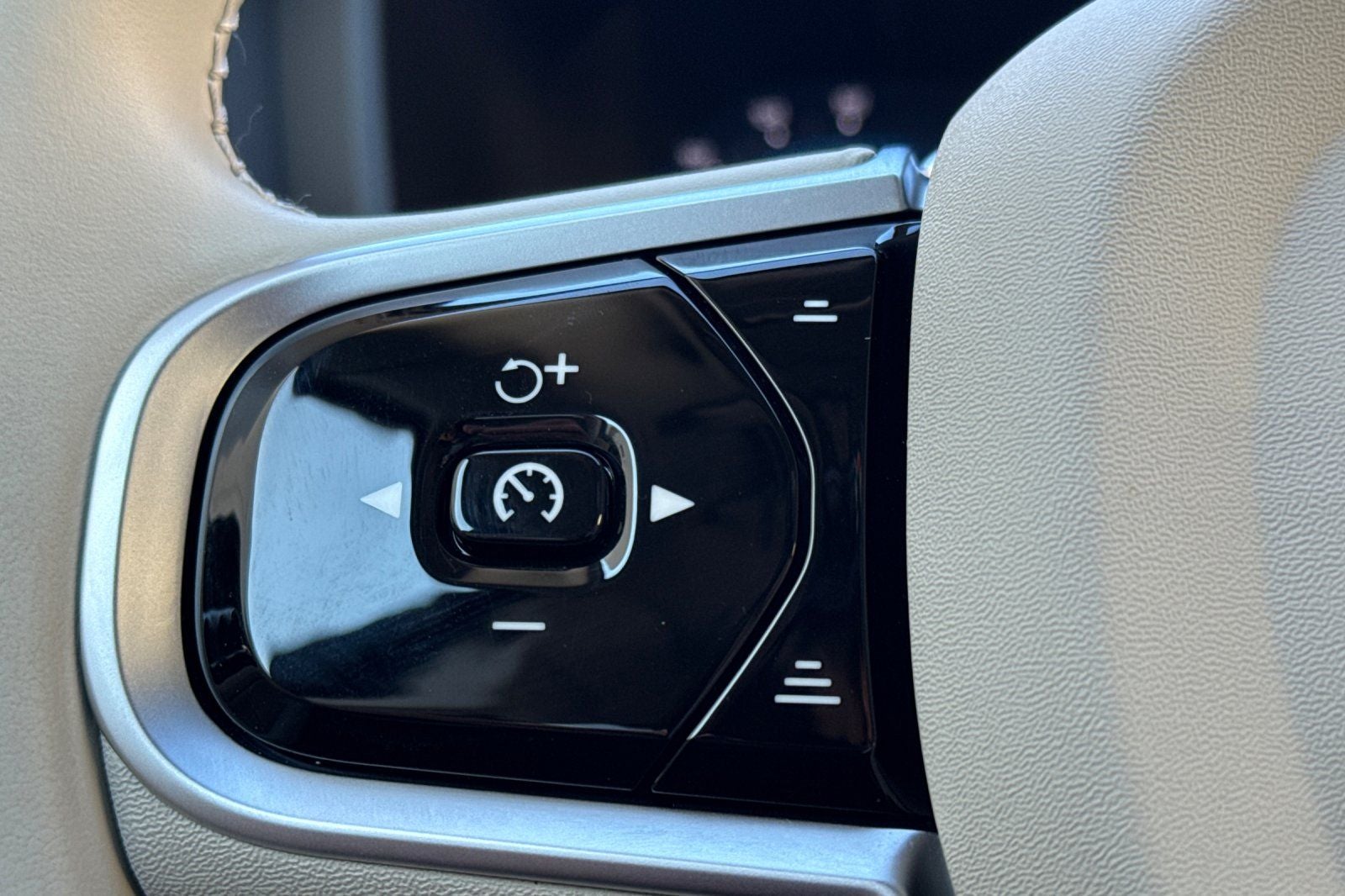 2025 Volvo V60 Cross Country B5 Ultra