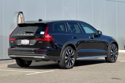 2025 Volvo V60 Cross Country B5 Ultra