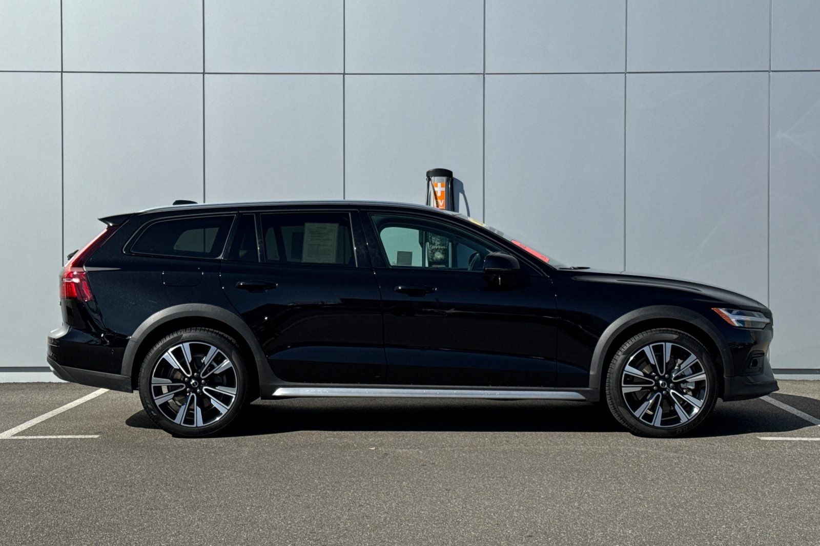 2025 Volvo V60 Cross Country B5 Ultra