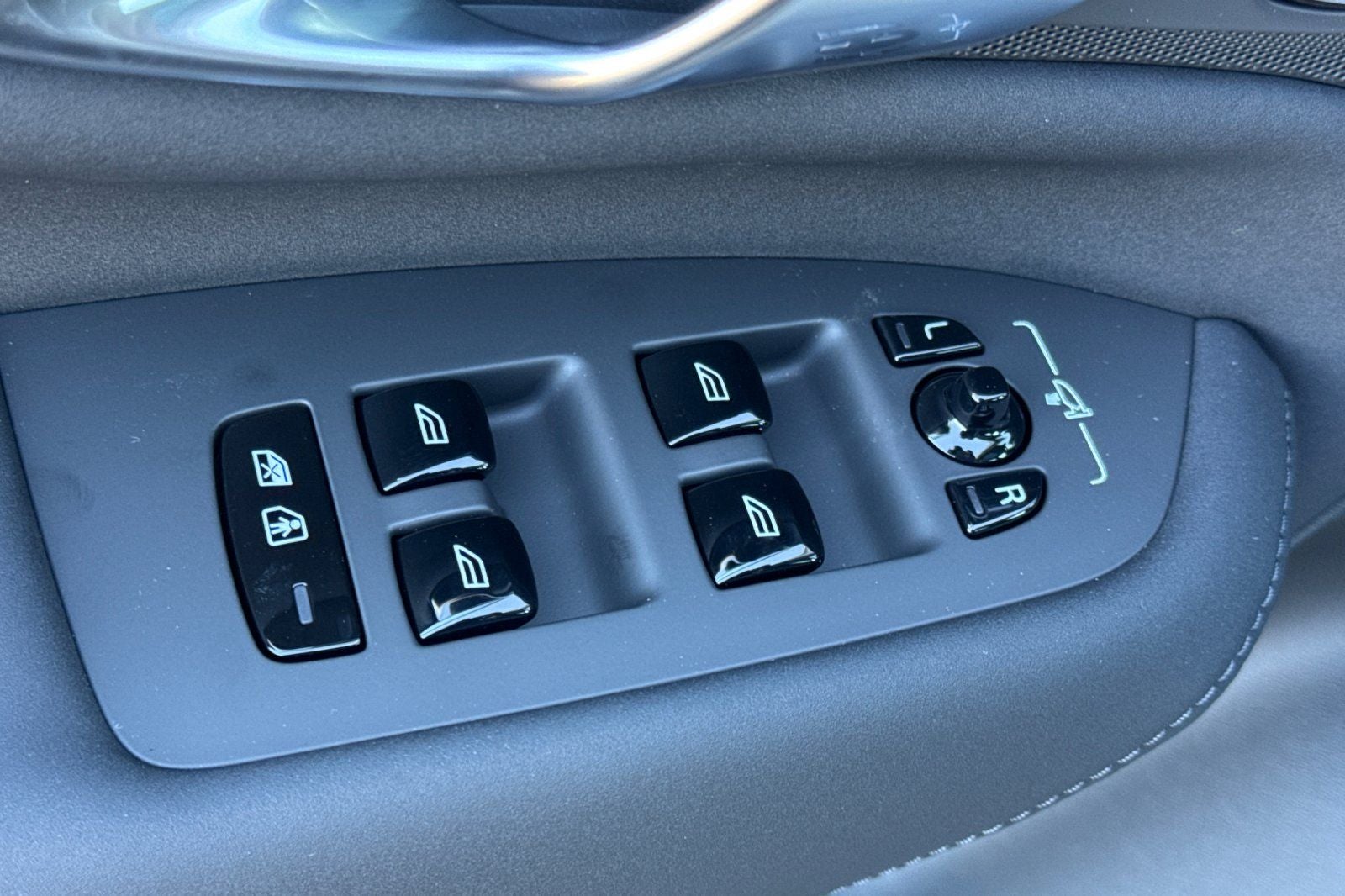 2026 Volvo XC90 B5 Plus