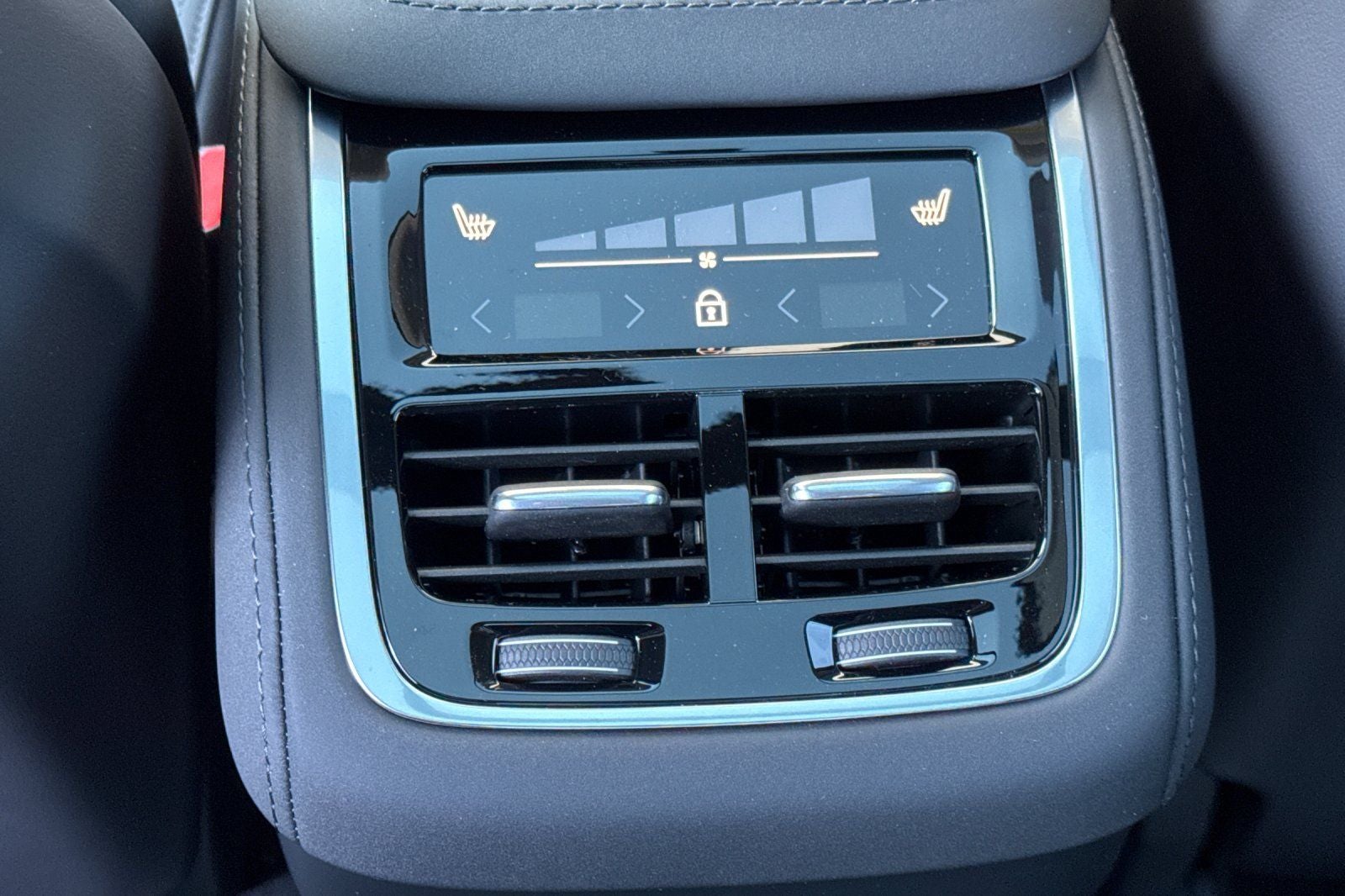 2026 Volvo XC90 B5 Plus