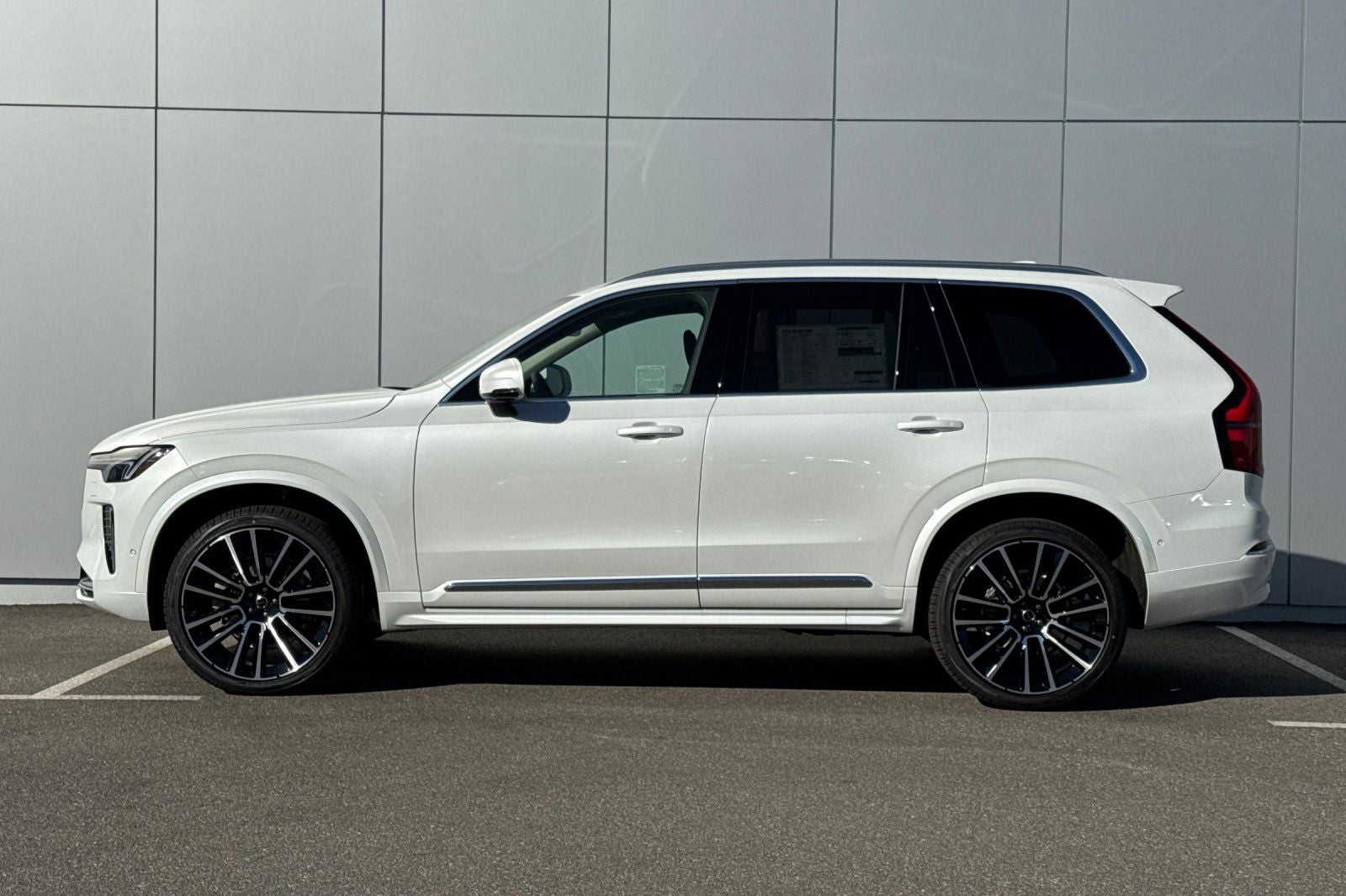 2026 Volvo XC90 B5 Plus