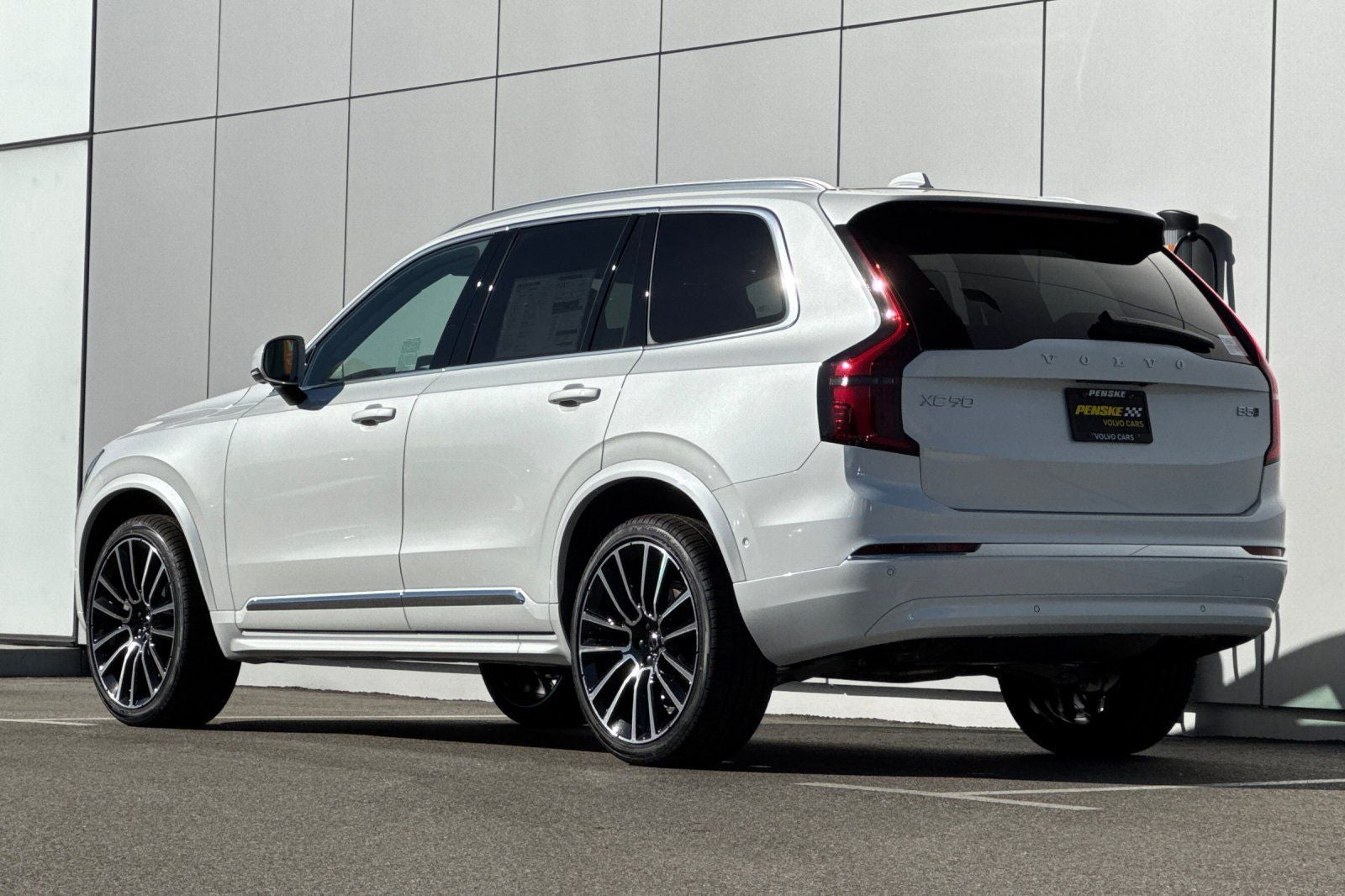 2026 Volvo XC90 B5 Plus