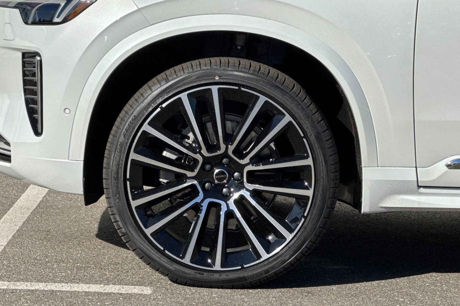 2026 Volvo XC90 B5 Plus