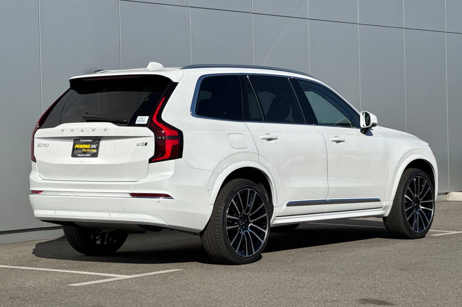 2026 Volvo XC90 B5 Plus
