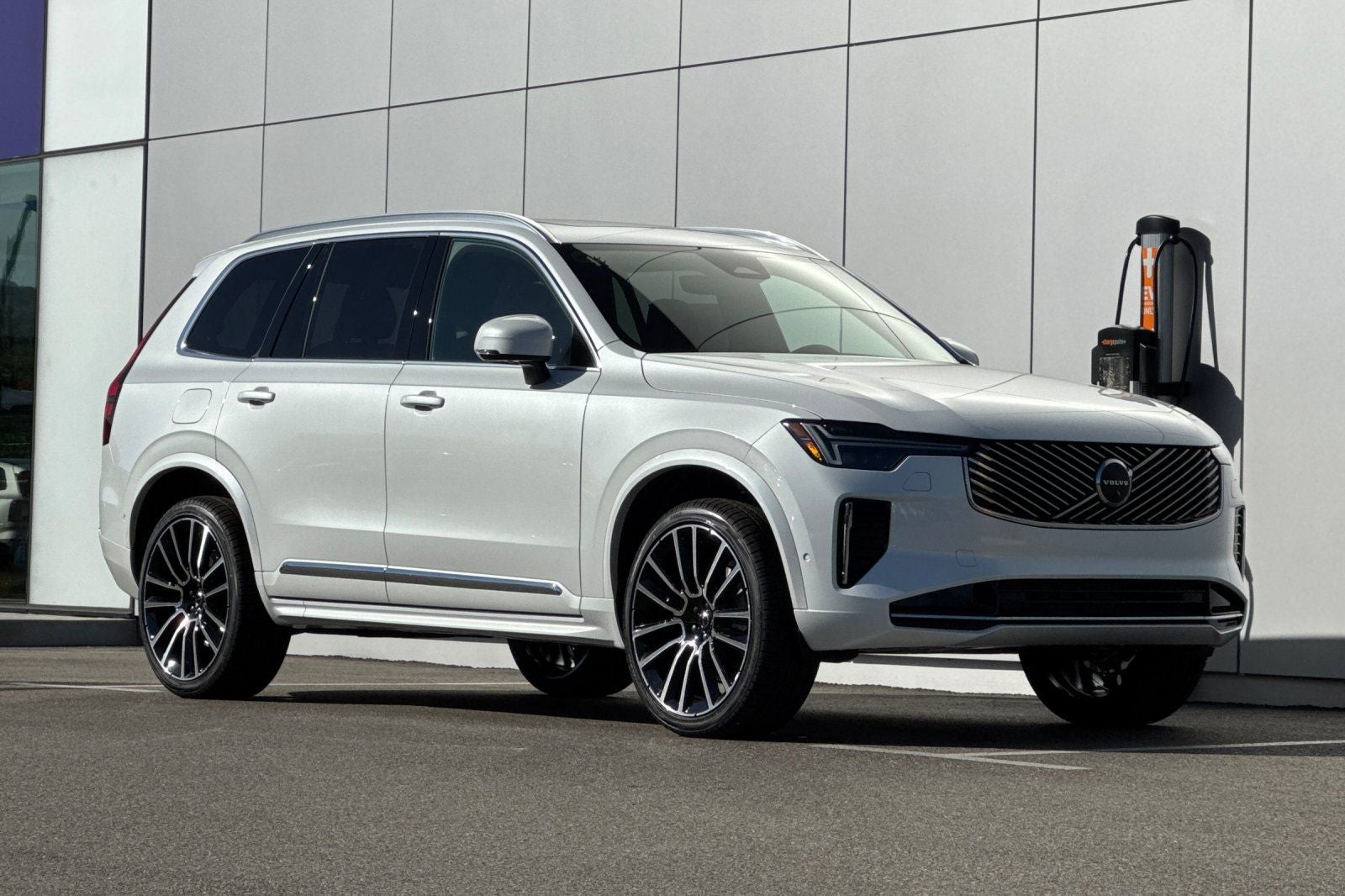 2026 Volvo XC90 B5 Plus