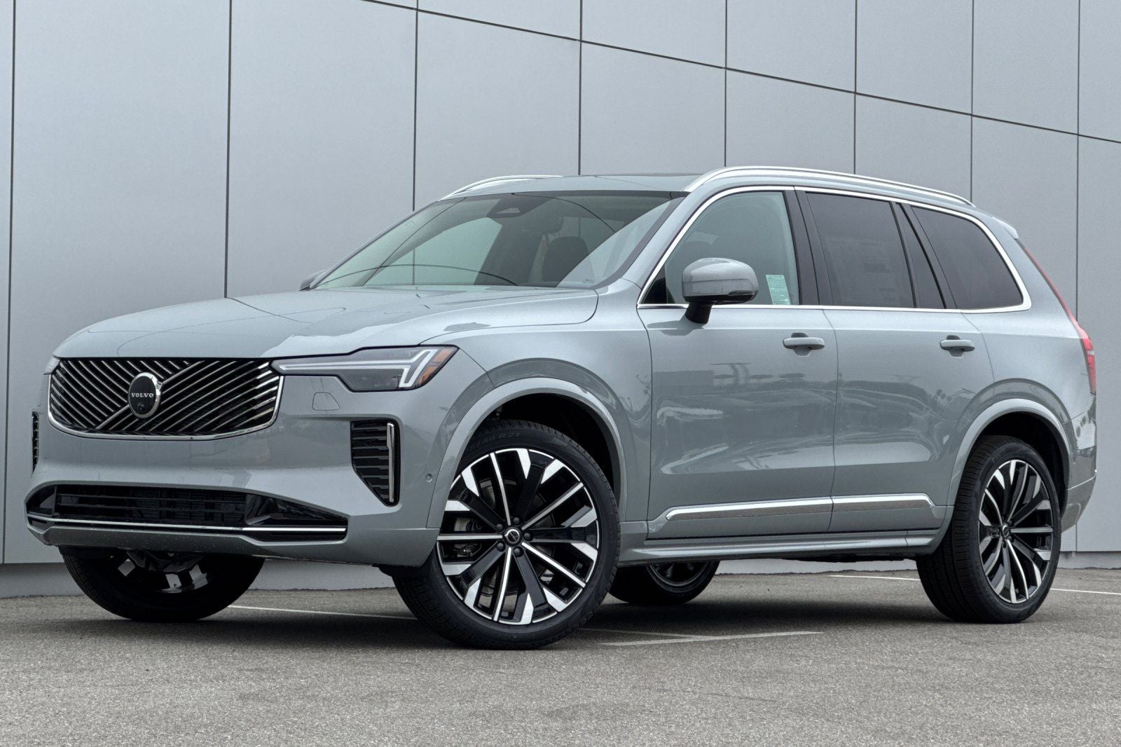 2026 Volvo XC90 B5 Plus
