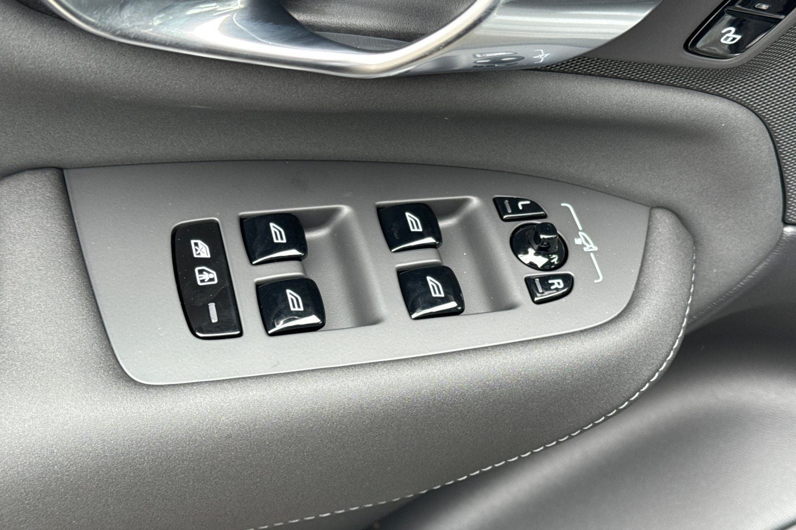 2026 Volvo XC90 B5 Plus