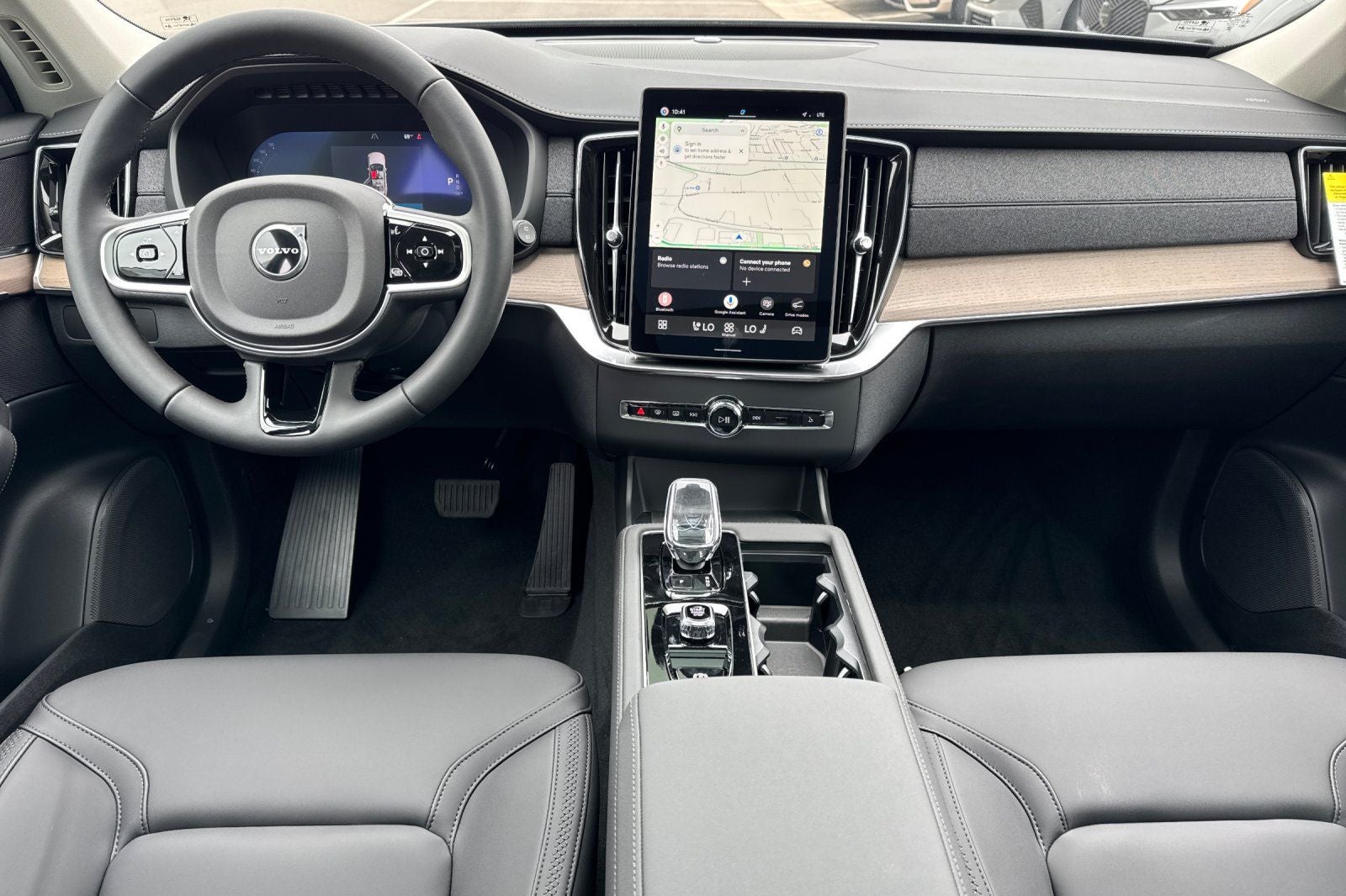 2026 Volvo XC90 B5 Plus