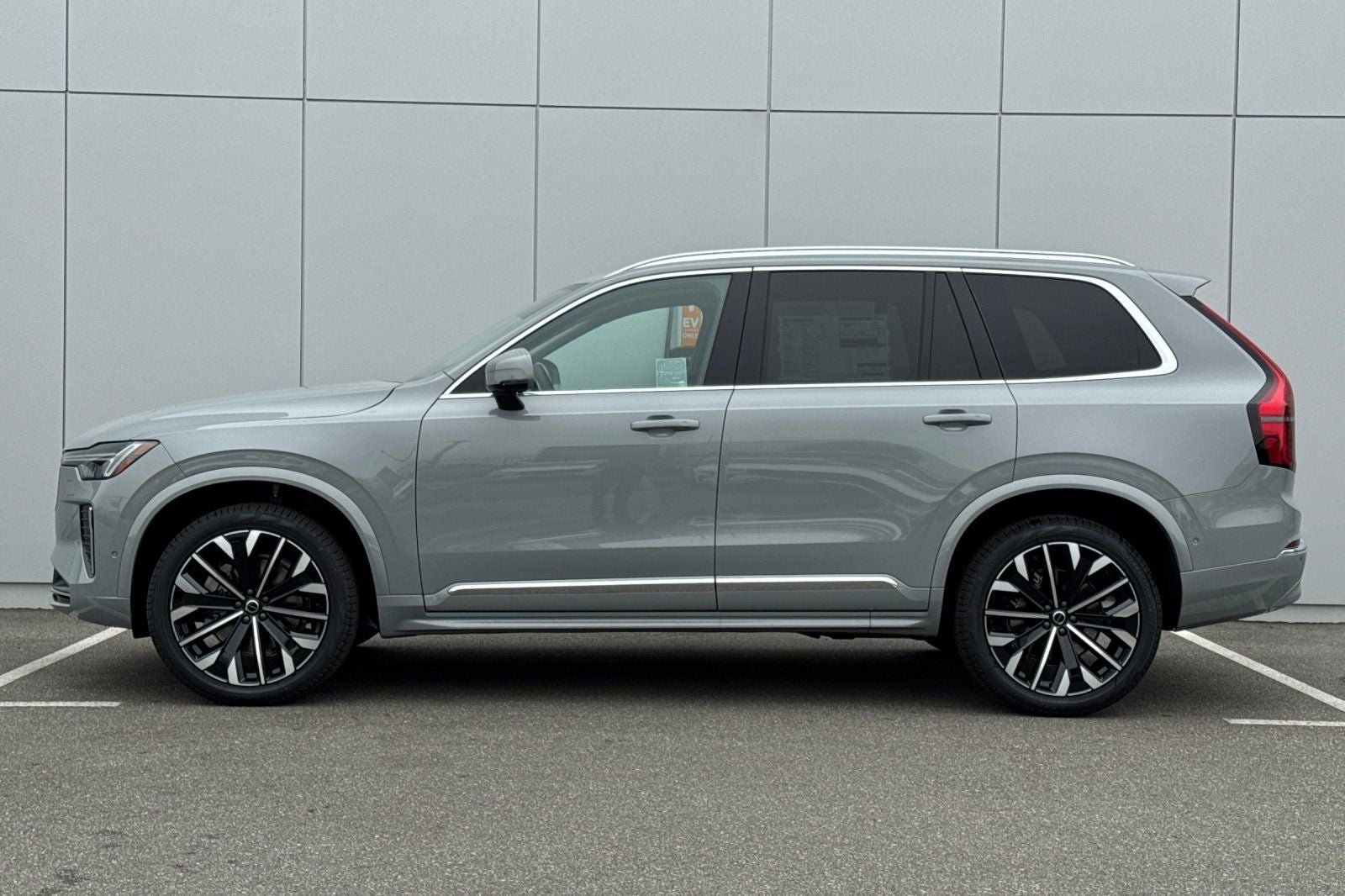 2026 Volvo XC90 B5 Plus