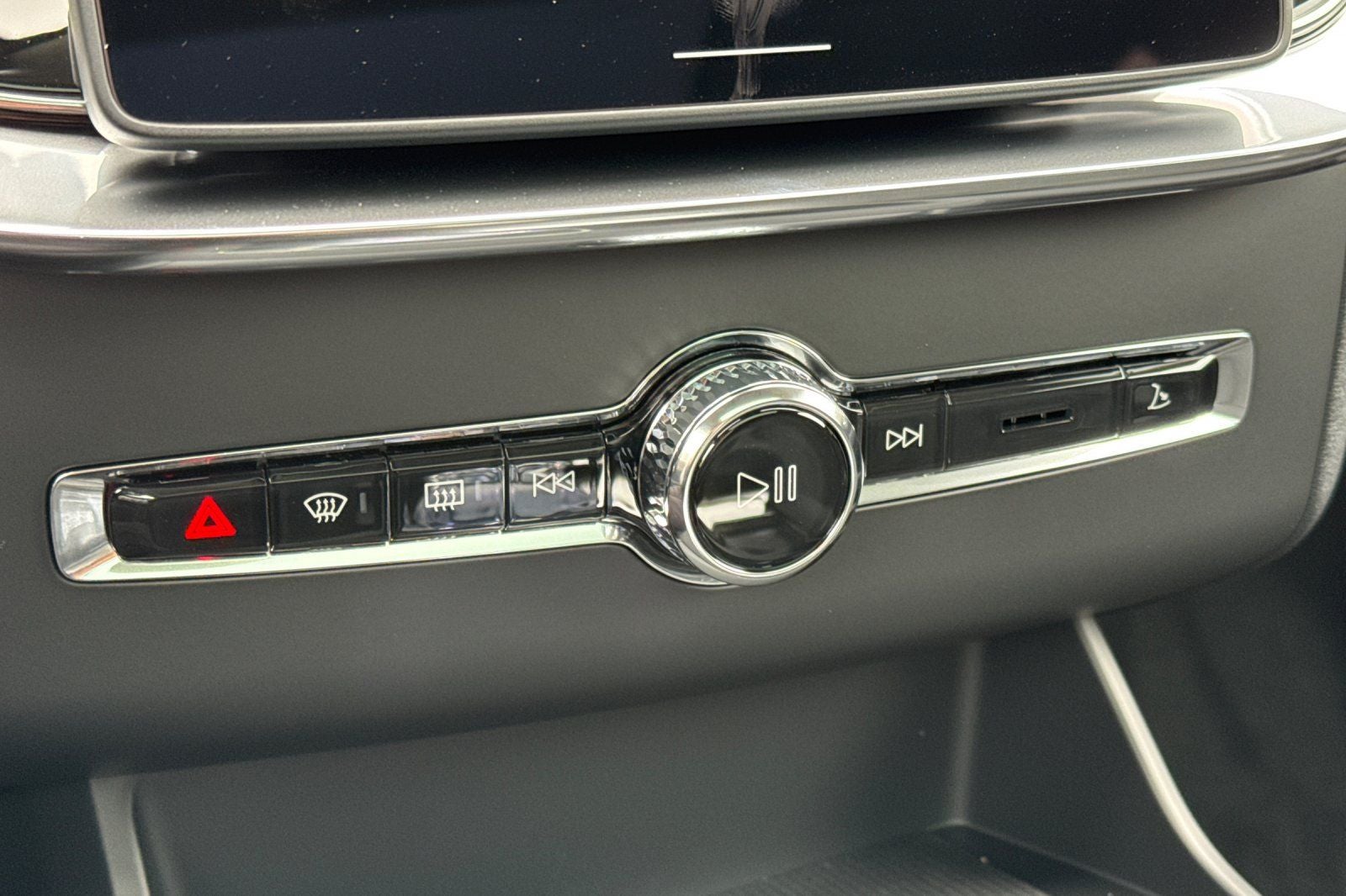 2026 Volvo XC90 B5 Plus