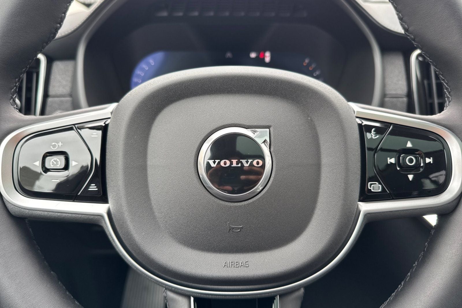 2026 Volvo XC90 B5 Plus