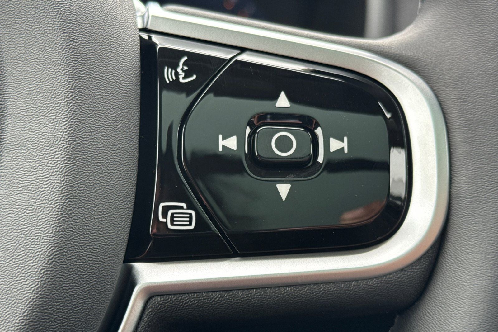 2026 Volvo XC90 B5 Plus