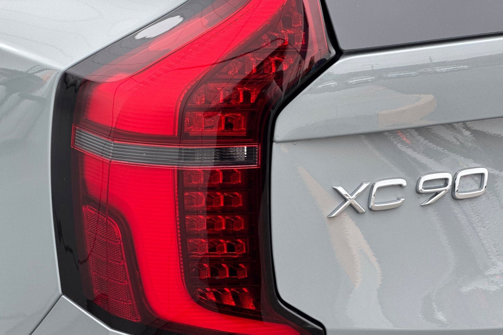 2026 Volvo XC90 B5 Plus