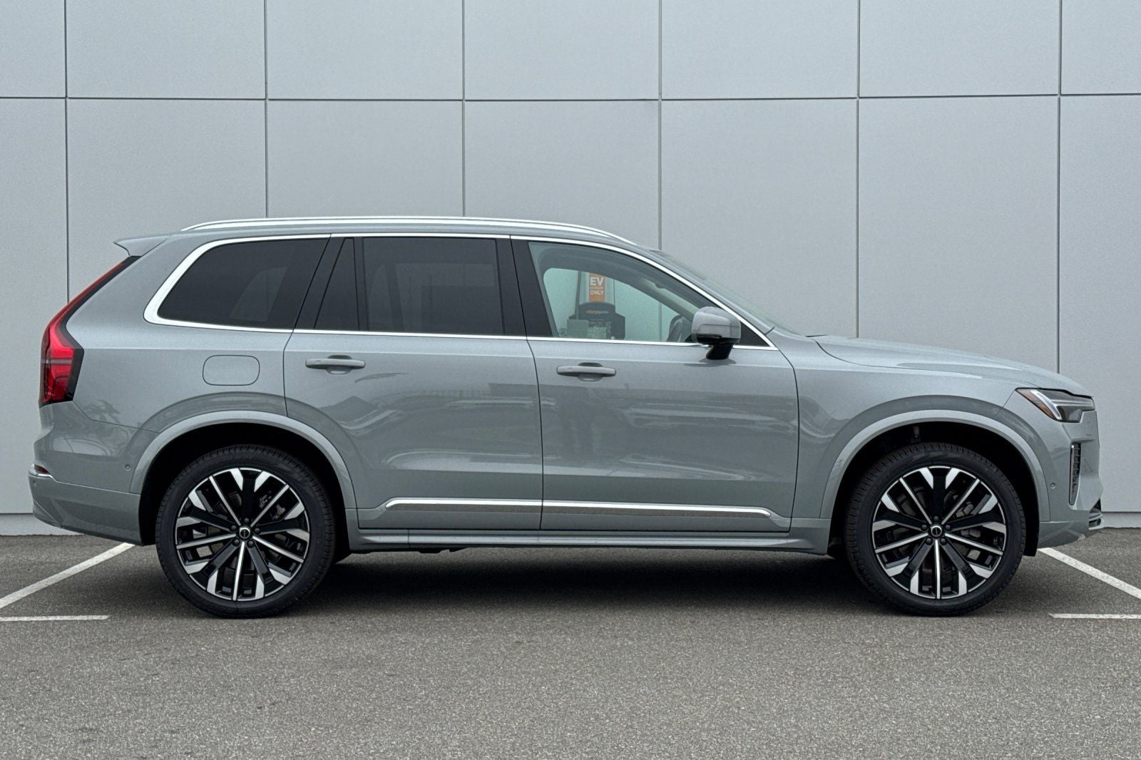2026 Volvo XC90 B5 Plus