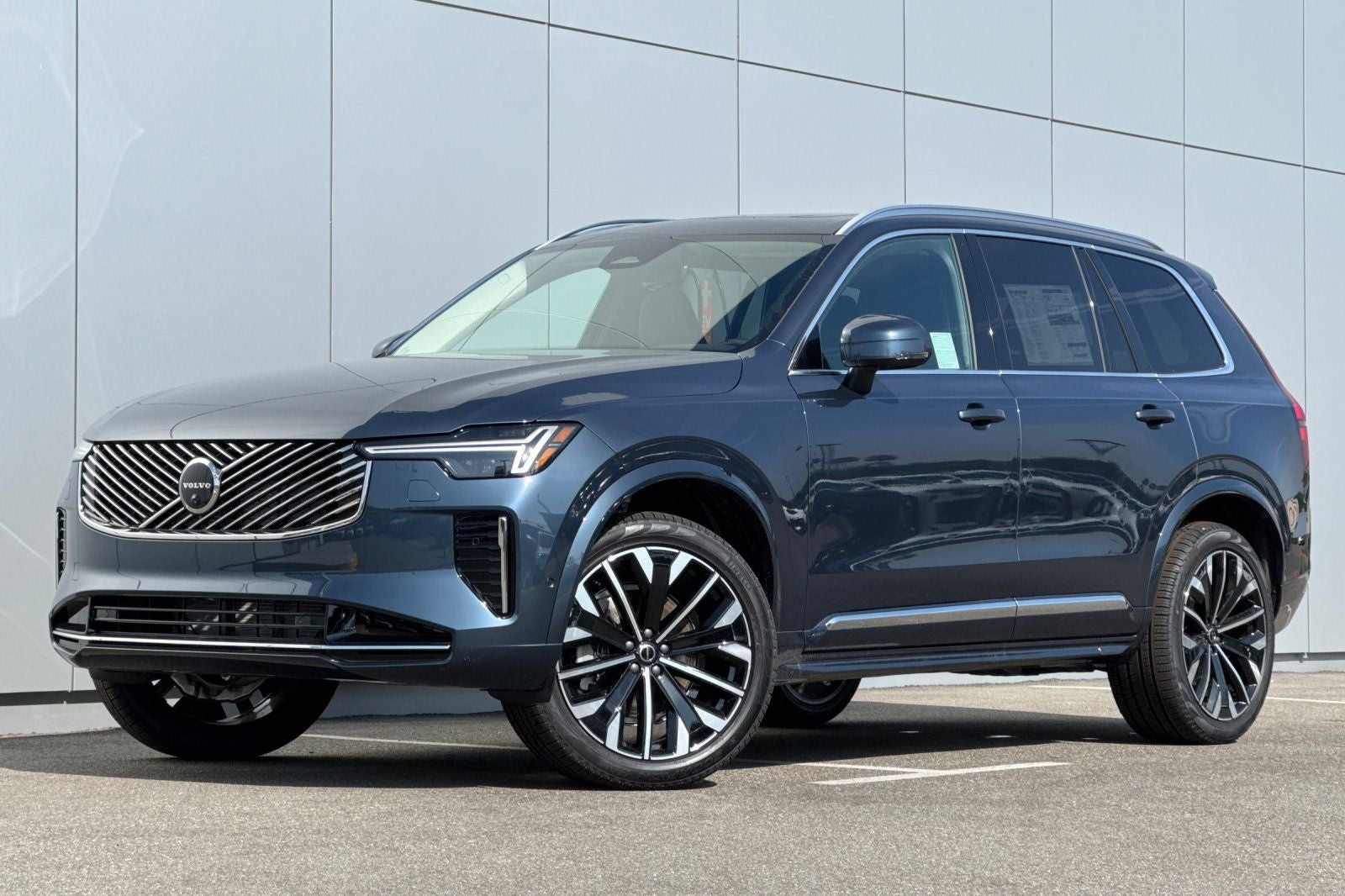 2026 Volvo XC90 B5 Plus