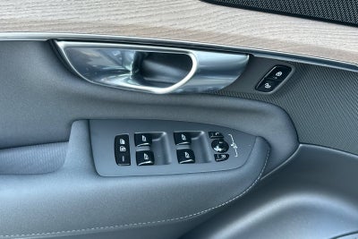 2026 Volvo XC90 B5 Plus