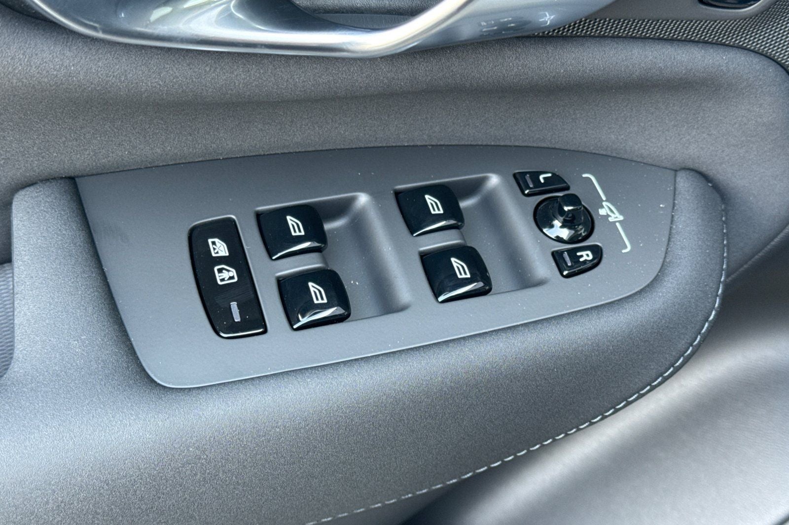 2026 Volvo XC90 B5 Plus